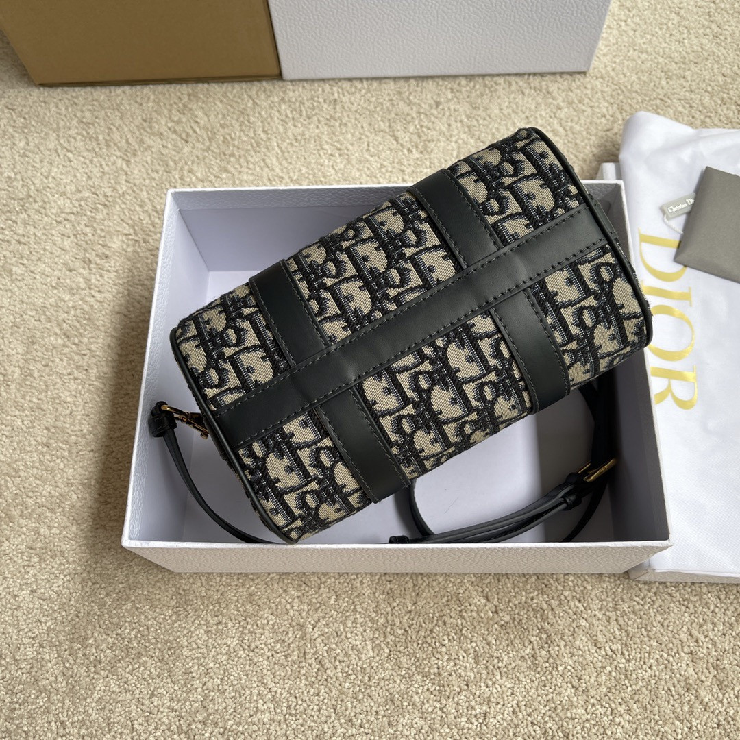 D*or groove 20 bag blue D*or oblique jacquard 20.5 x 13.5 x 12 cm / 8 x 5.5 x 4.5 inches