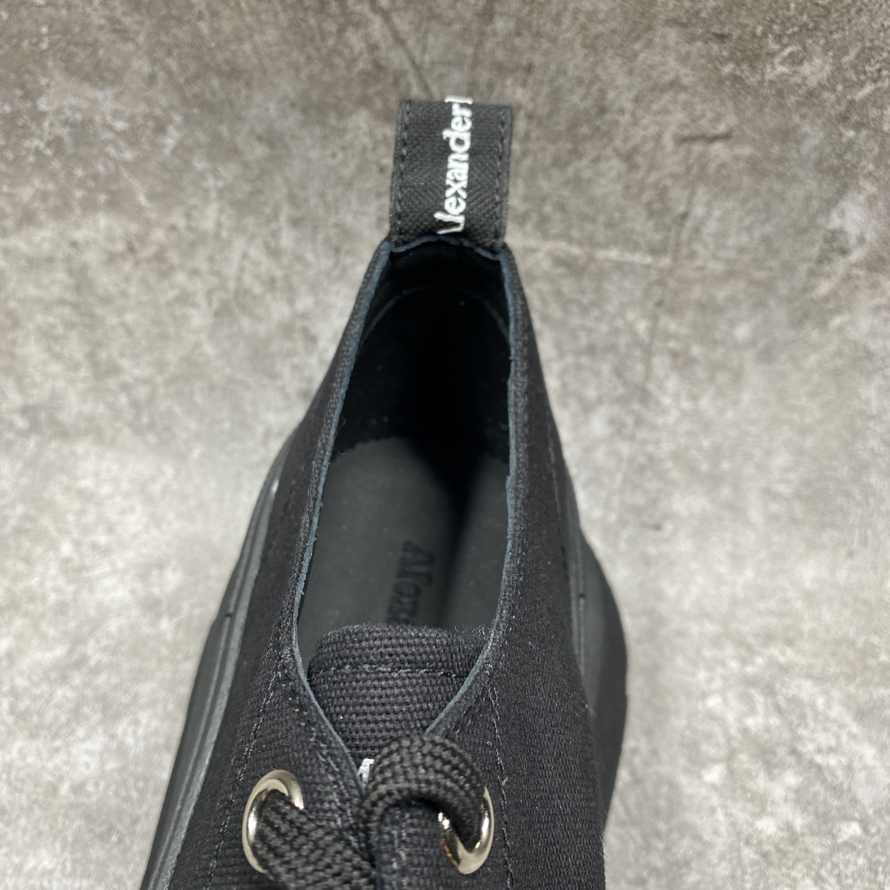 ale*d*r M*Q*en tread slick low lace up black