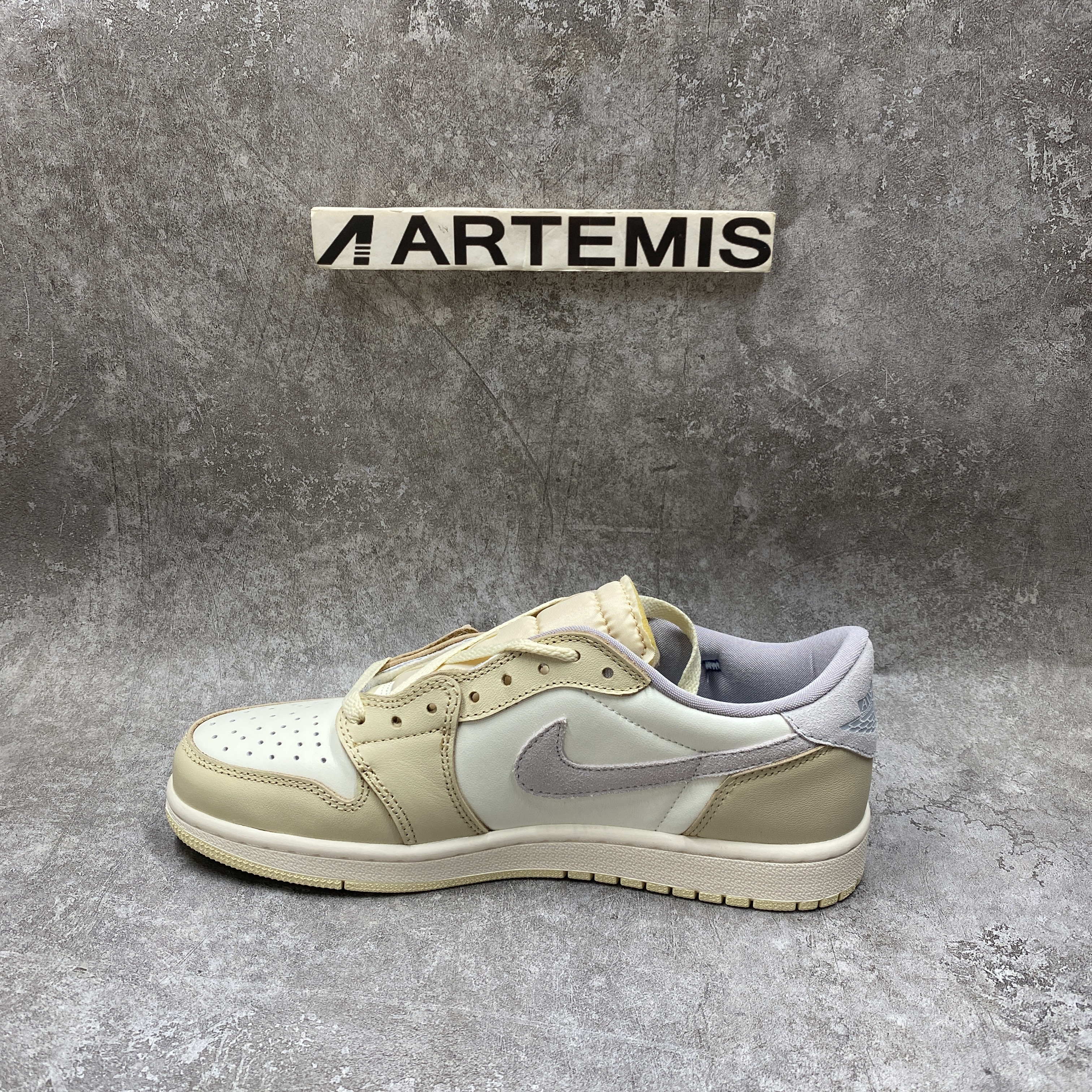 Off-White x Nike Air Jordan 1 Low