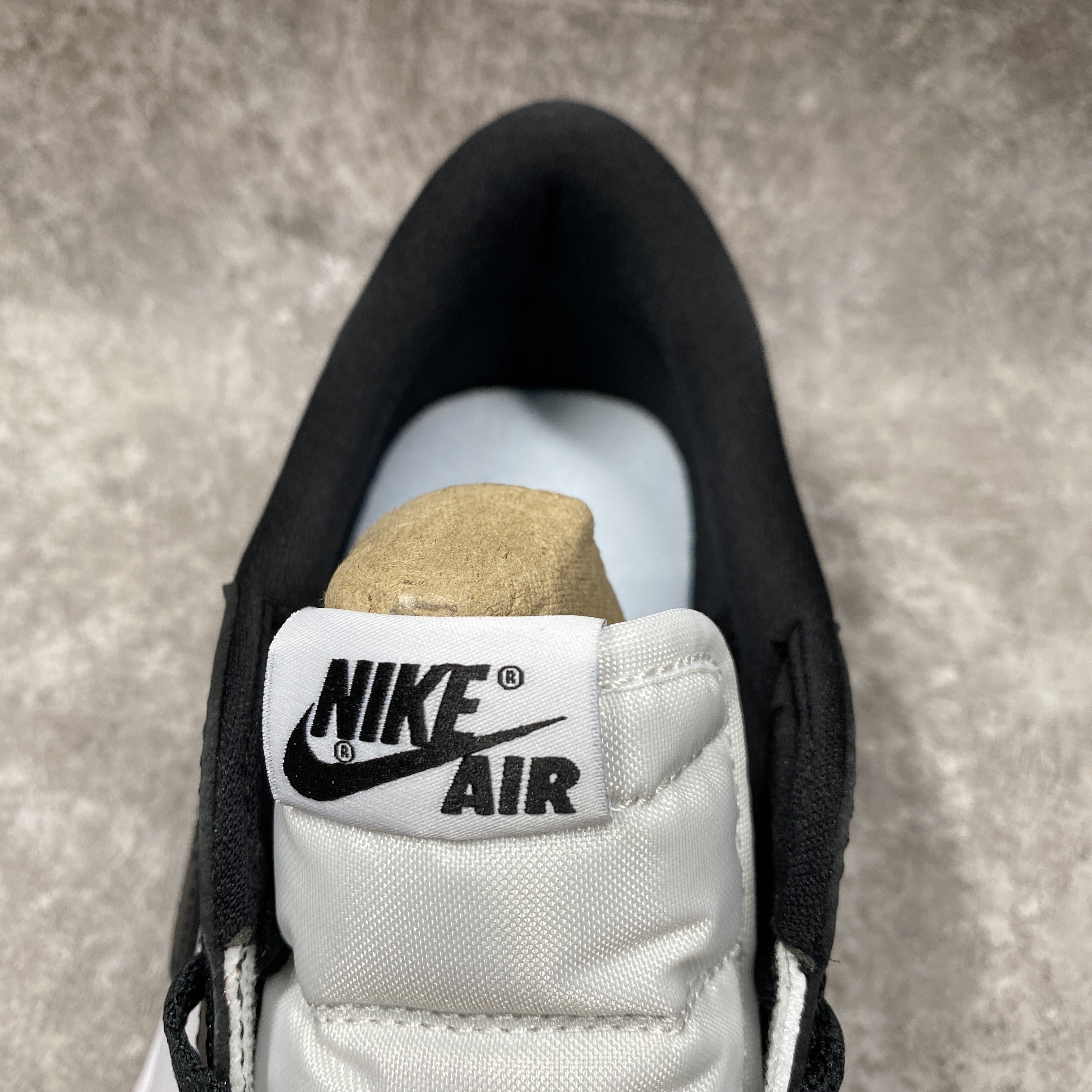 Air Jordan 1 Low OG Black Toe 2023