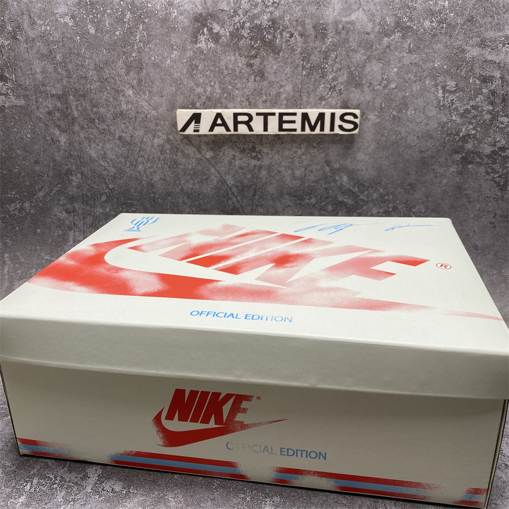 Air Jordan1 Retro Low OG Trophy Room Away