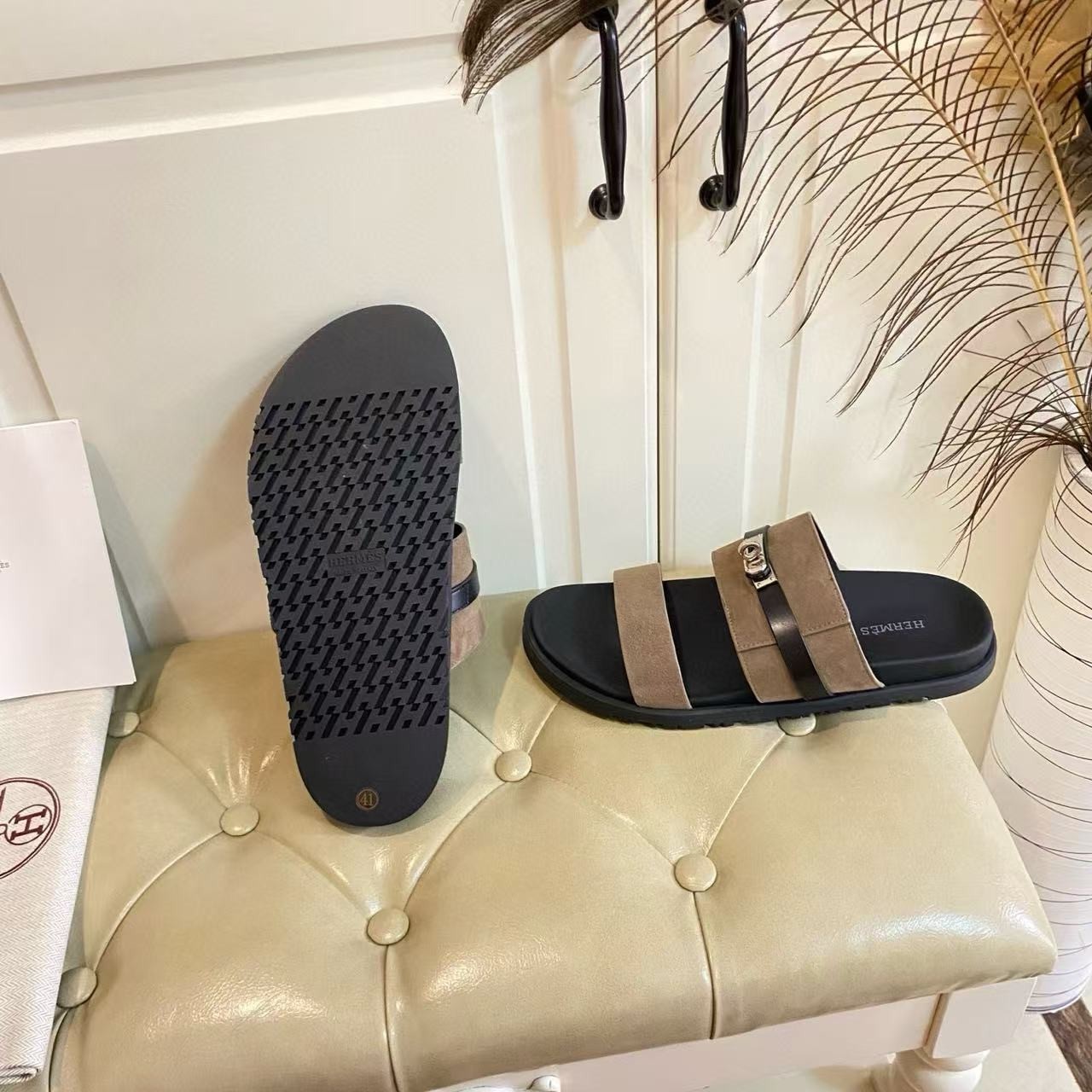 ua H**me5 jackson sandal