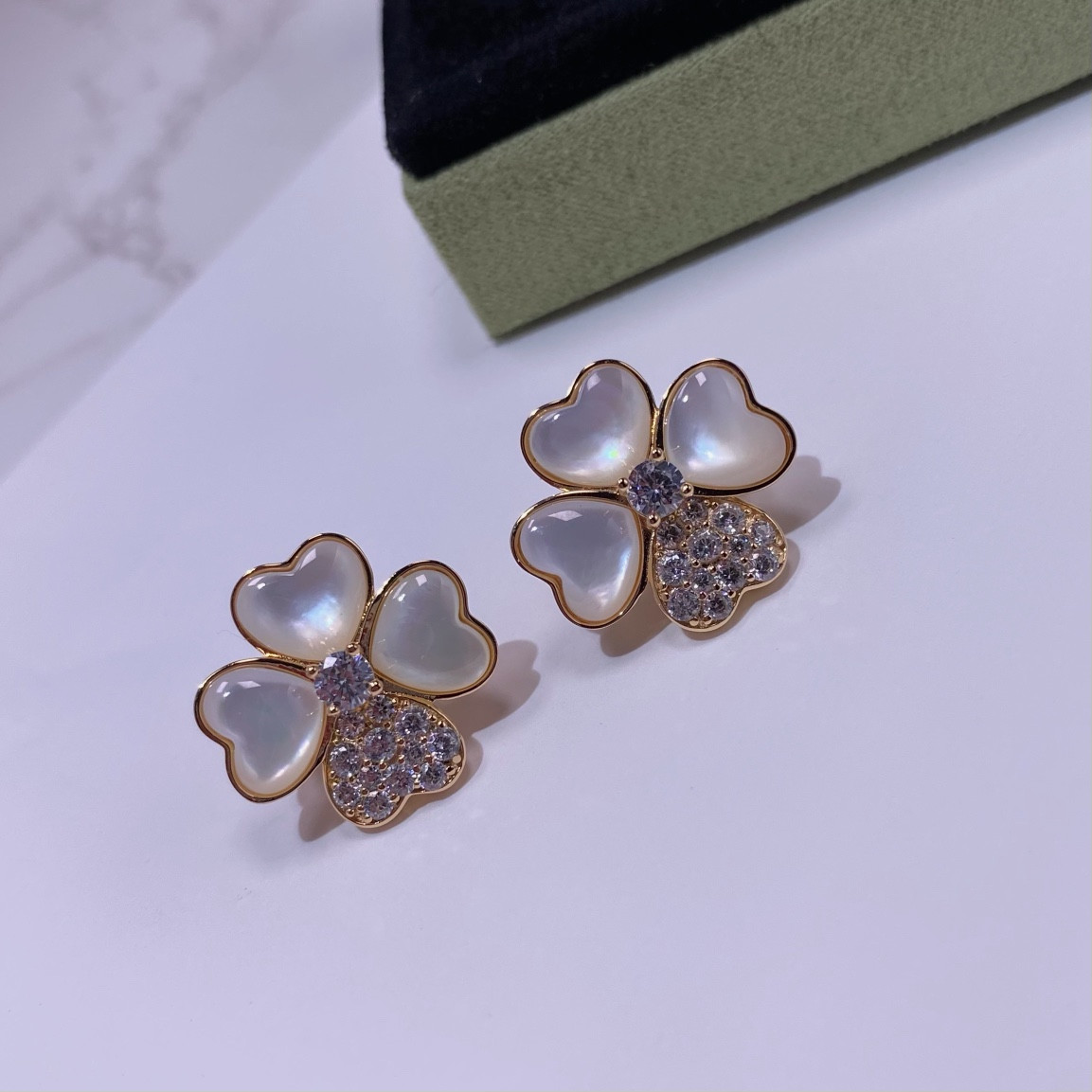 V*N CL*F & arpels four-leaf clover earrings