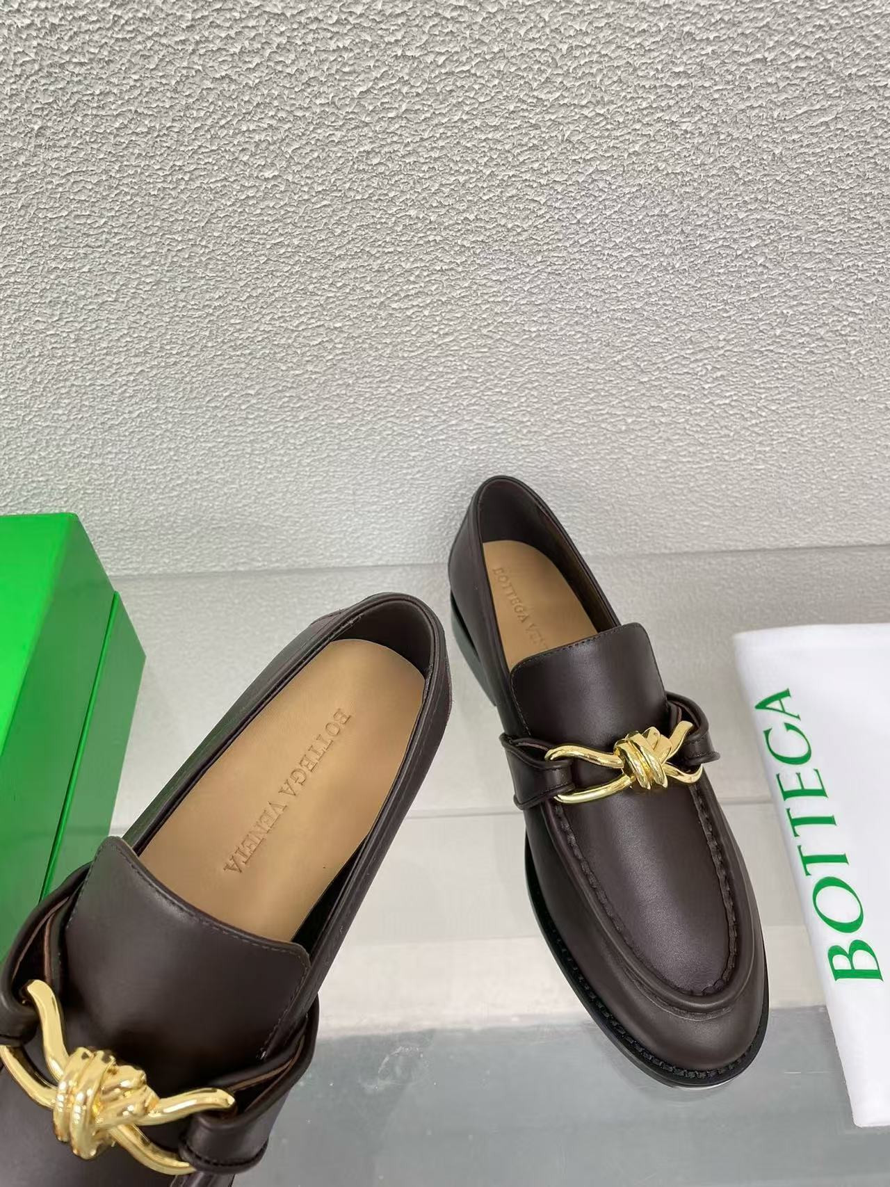 ua bo*te*ga Ve*ne*ta loafers shoes