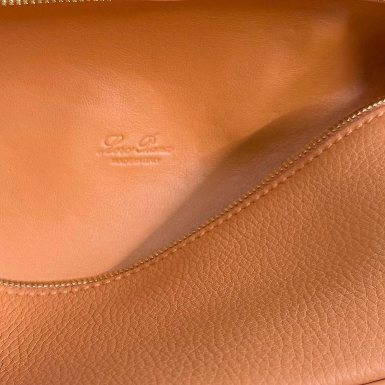 L**o p*ana extra pocket l19 grained calfskin 11 x 19 x 6.5 cm