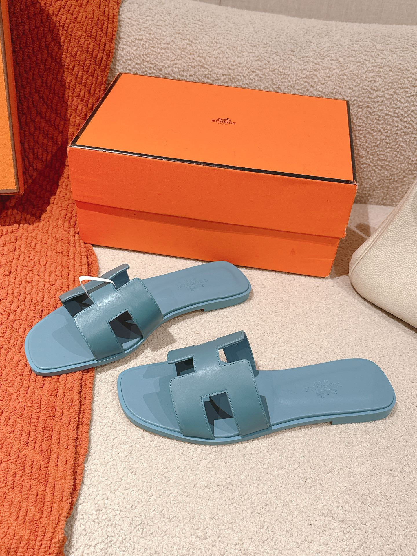 ua H**me5 oran sandal