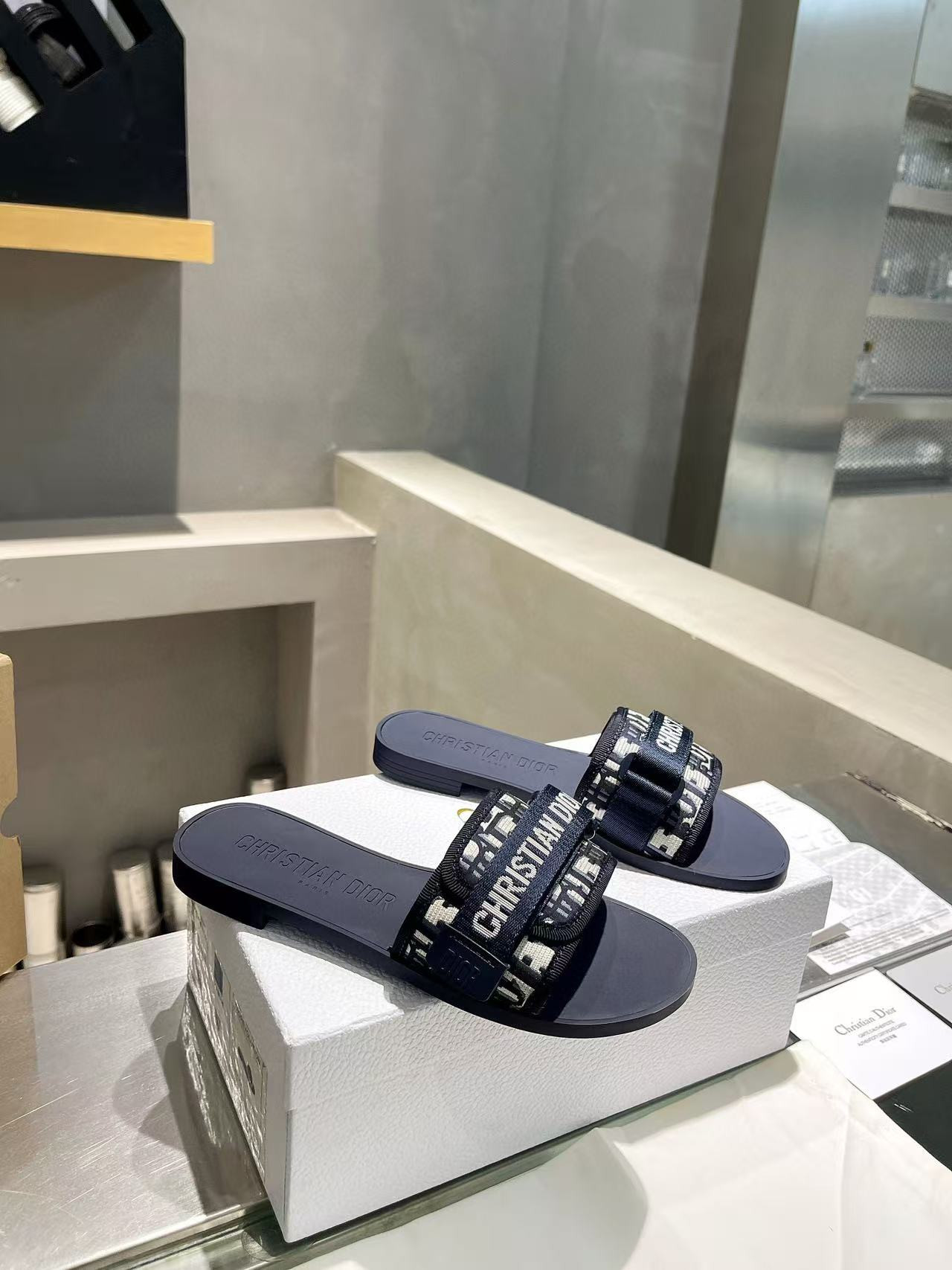 UA Dio(r)evolution Slide