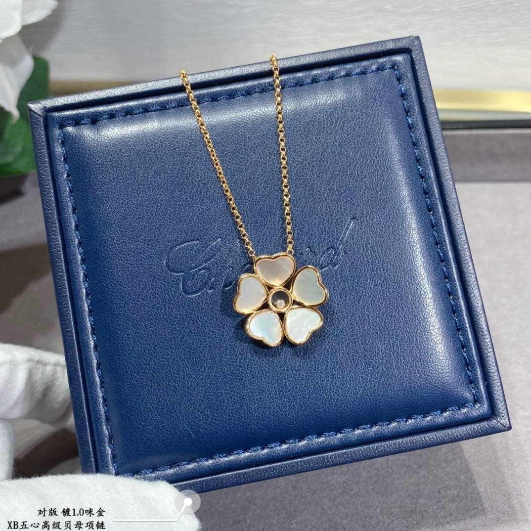 chopard five He**ts mother-of-pearl  necklace