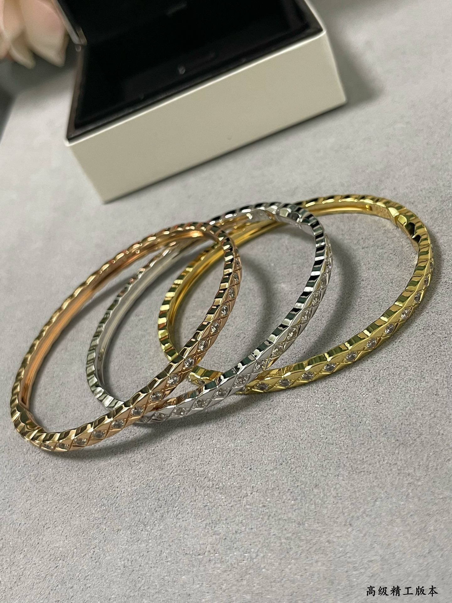 ch*el carved finely carved narrow Di*m*nd bracelet