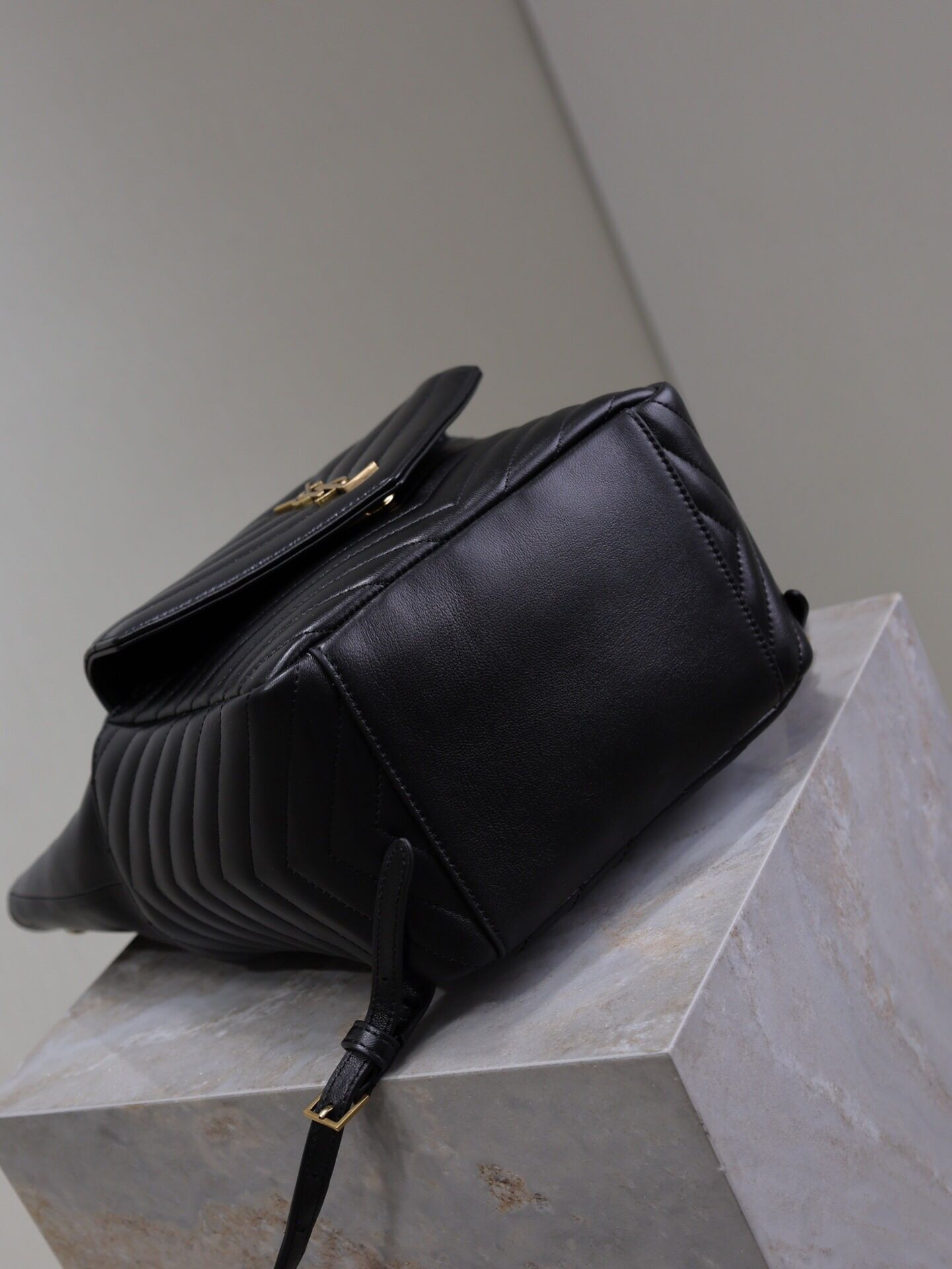 y*l Sa**t Lau*nt joe drawstring quilted backpack 22x29x15cm