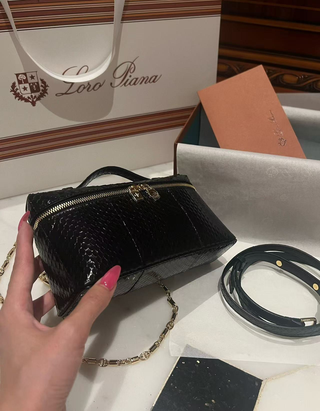 L**o p*ana extra pocket l19 bag 11x19x6.5cm