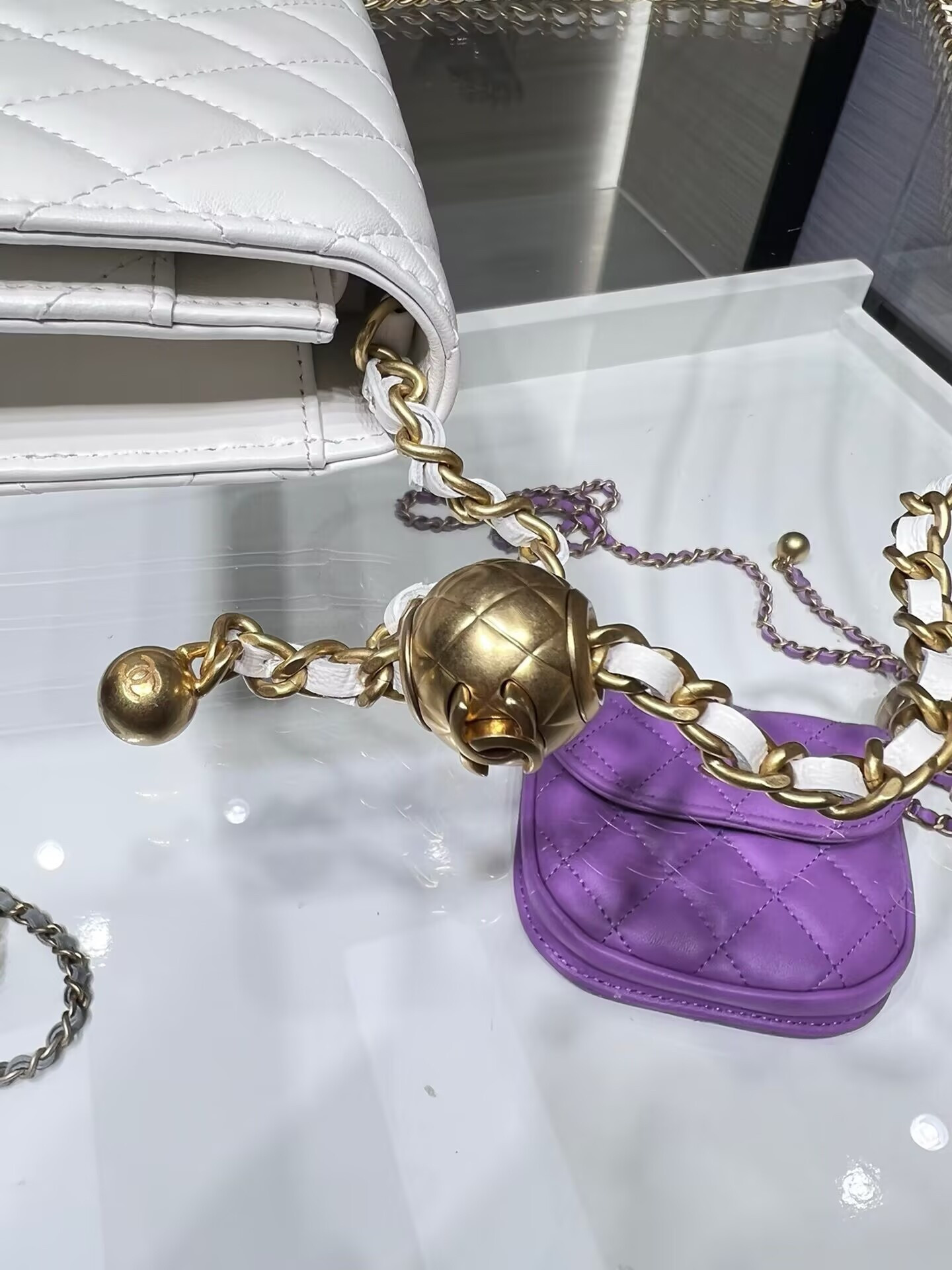 Ch*el classic wallet on chain 4.8 × 7.5 × 1.4 in