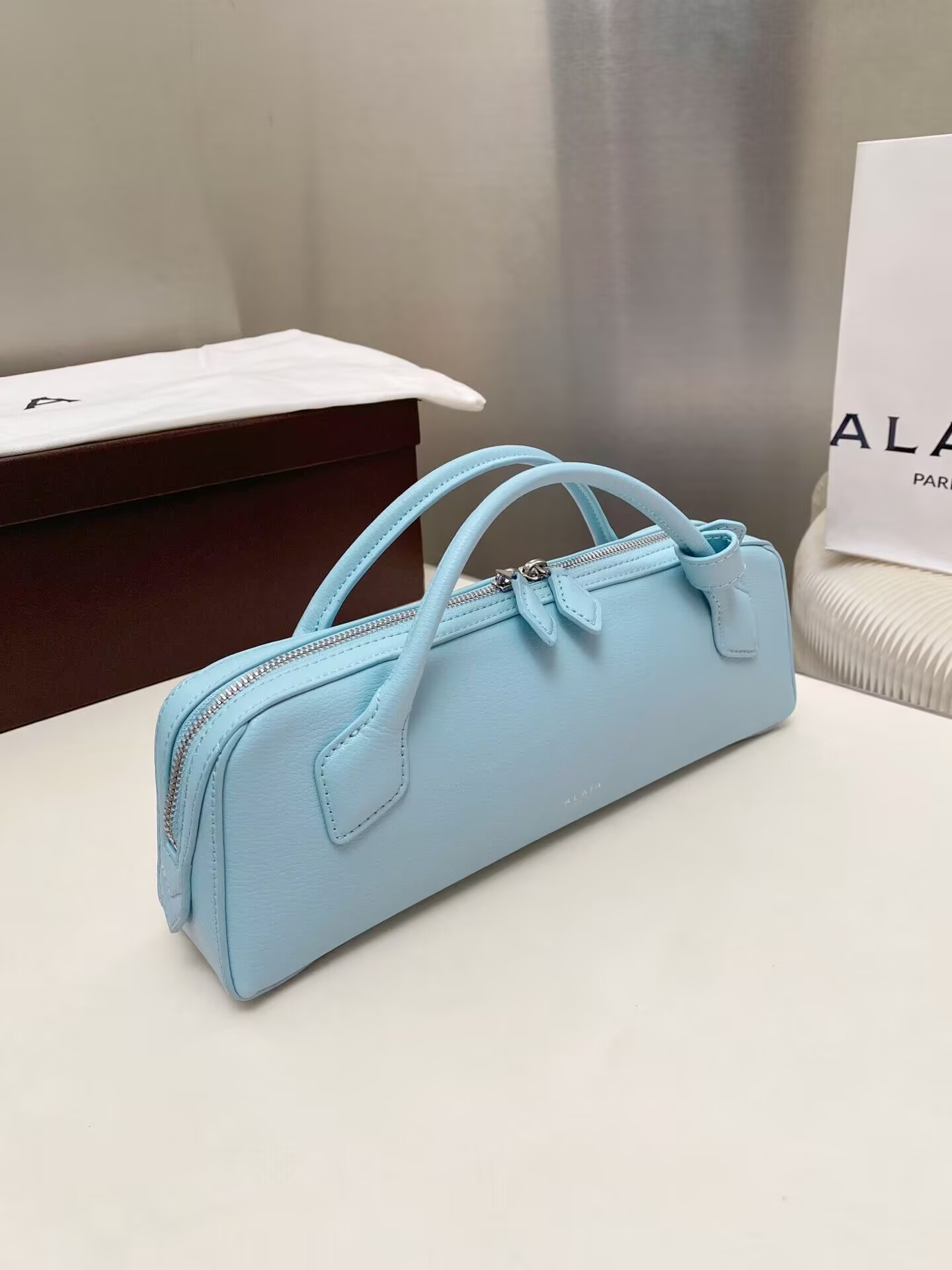 ALAÏA Le Teckel Clutch 31x17x10 cm