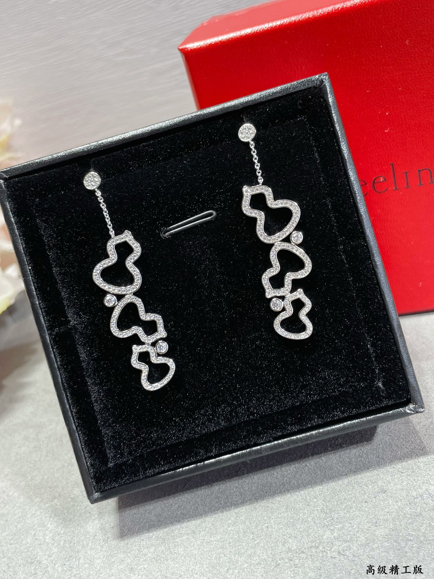 qeelin triple gourd full Di*m*nd stud earrings