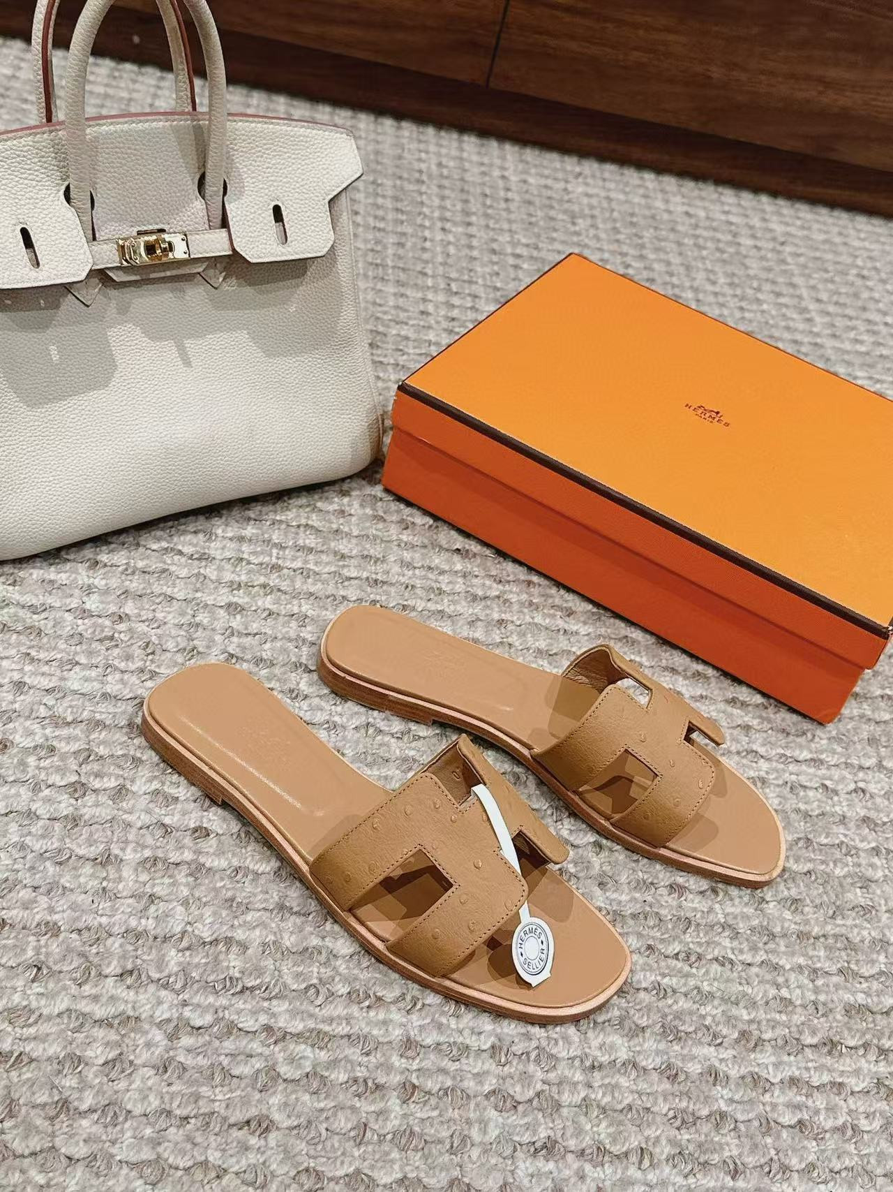 ua H**me5 oran sandal