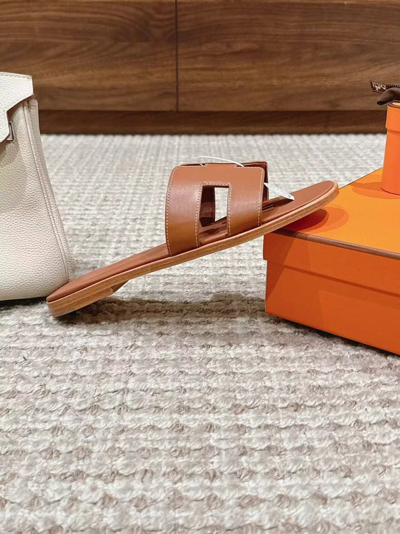 ua H**me5 oran sandal