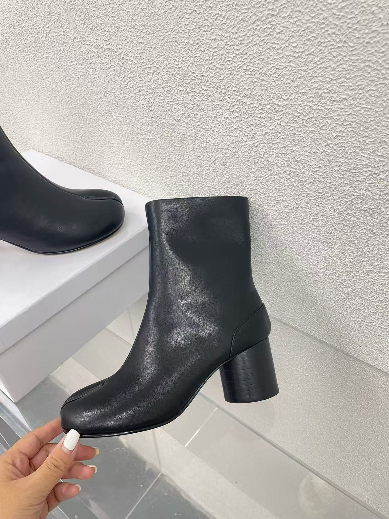 ua ma*s*n Ma*i*la tabi ankle boots