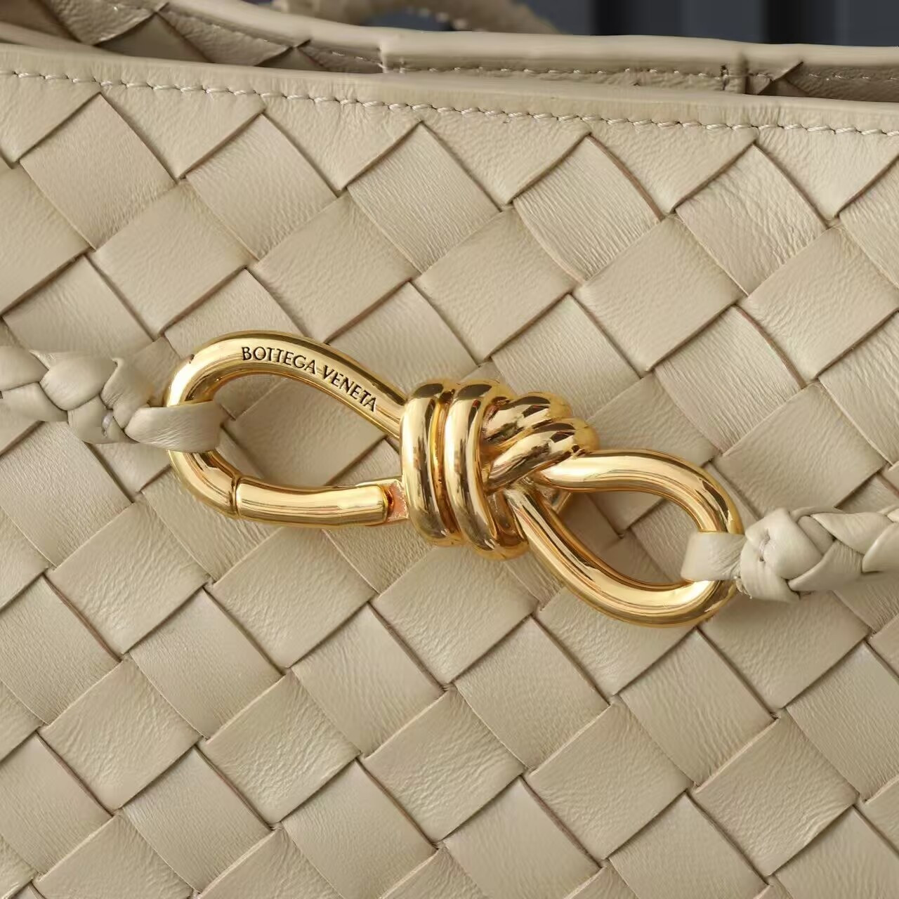 bo*te*ga Ve*ne*ta medium andiamo 32x25x11cm