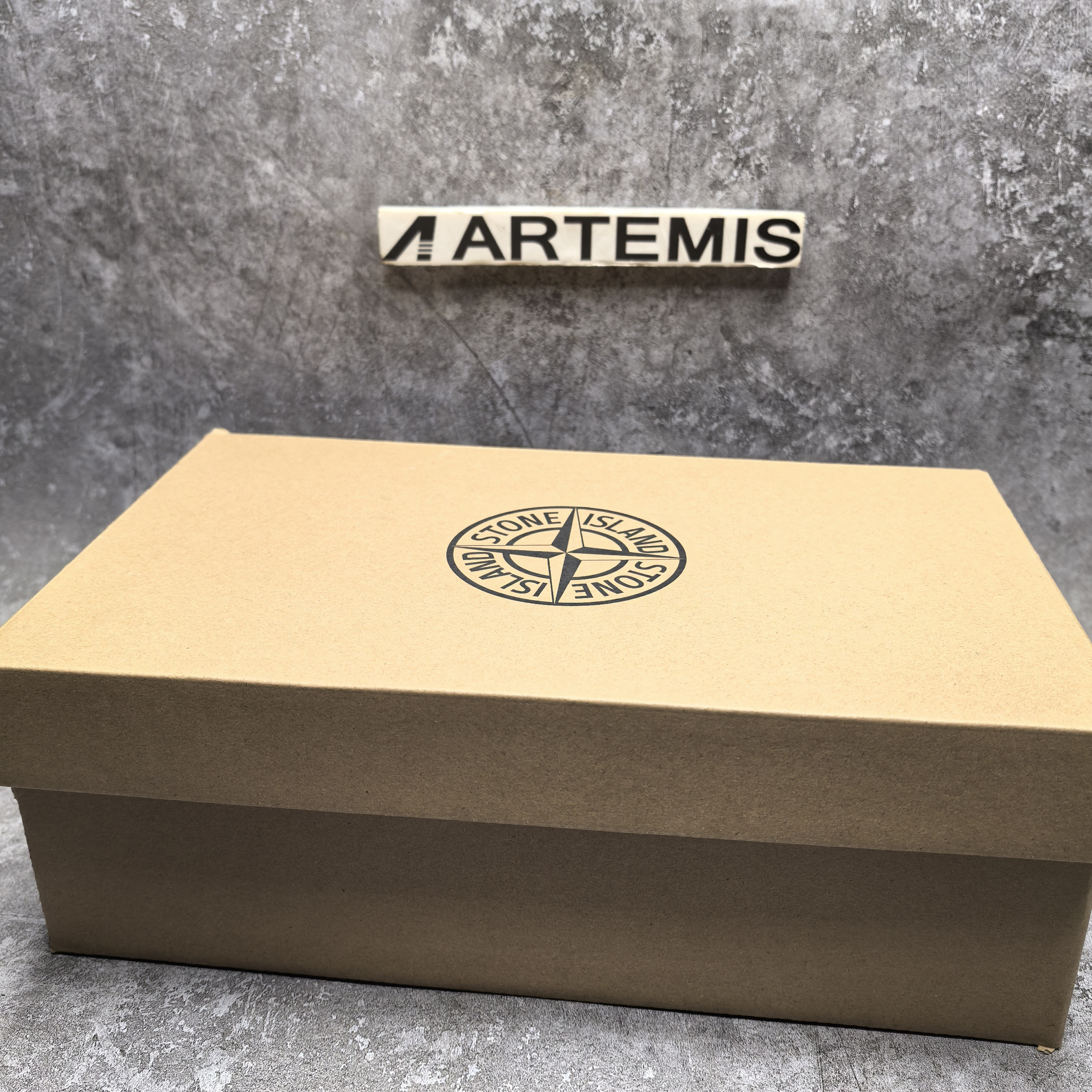 UA New Balance 991v2