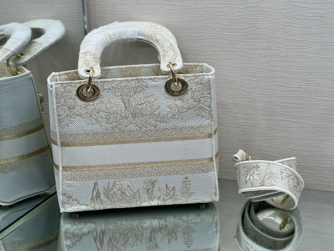 medium D*or lady d-lite bag  24 x 20 x 11 cm