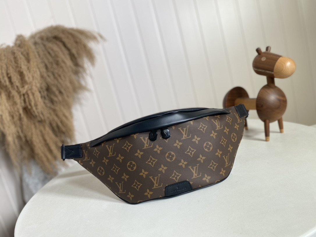 LV DISCOVERY BUMBAG 47x20x9 CM
