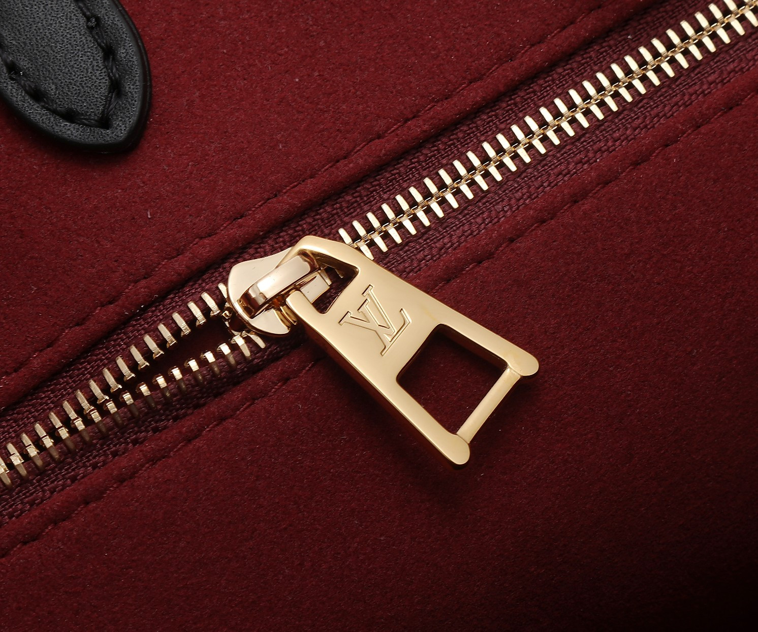 LV OnTheGo GM M45945 16.1 x 13.4 x 7.5inches