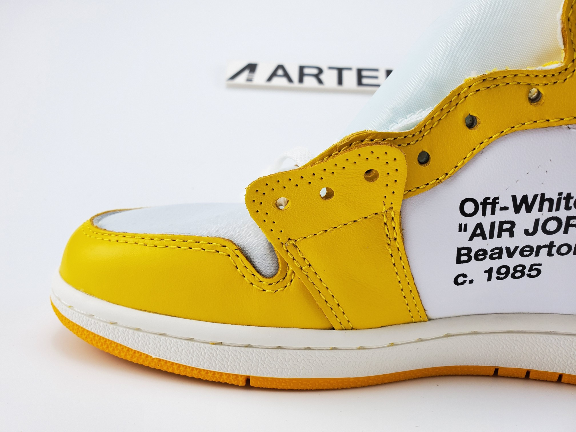 Air Jordan 1 Retro High Off-White Yellow