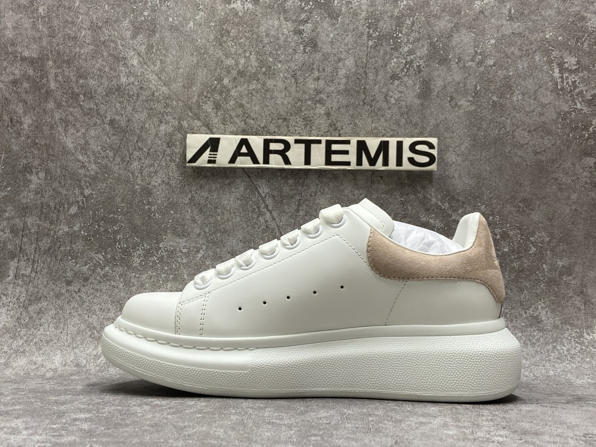 ale*d*r M*Q*en oversized pink sneaker