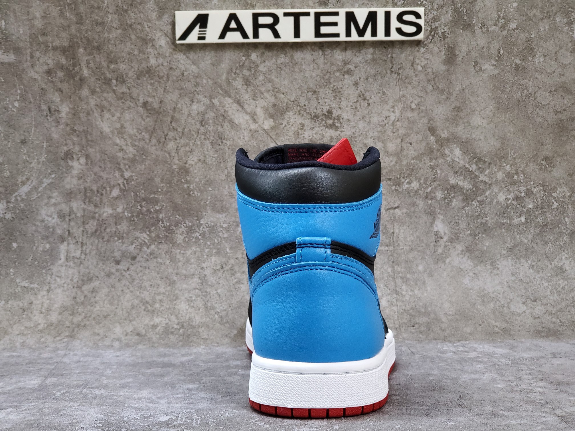 Air Jordan 1 Retro High NC to Chi Leather