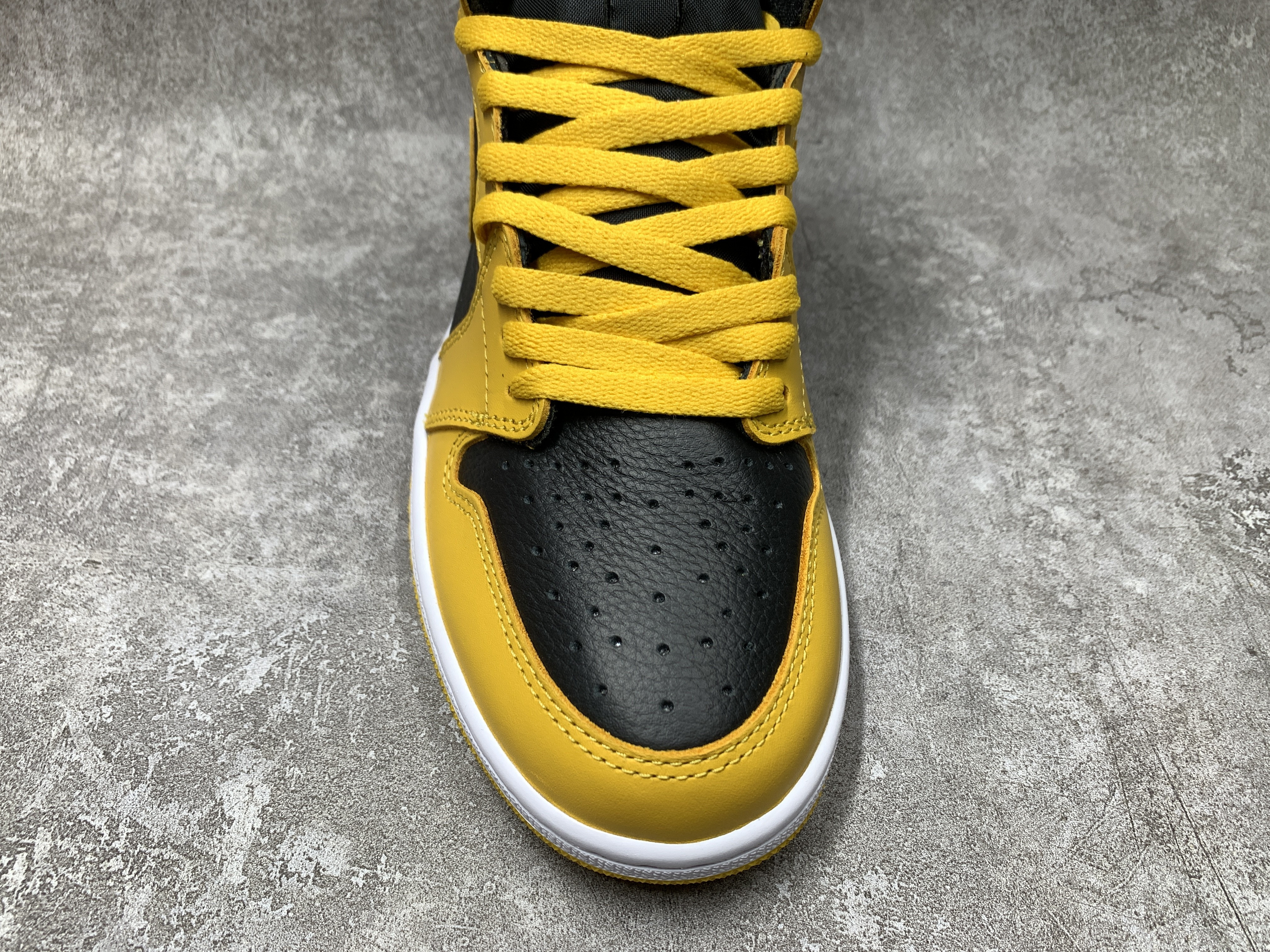 Air Jordan 1 High Retro OG Pollen