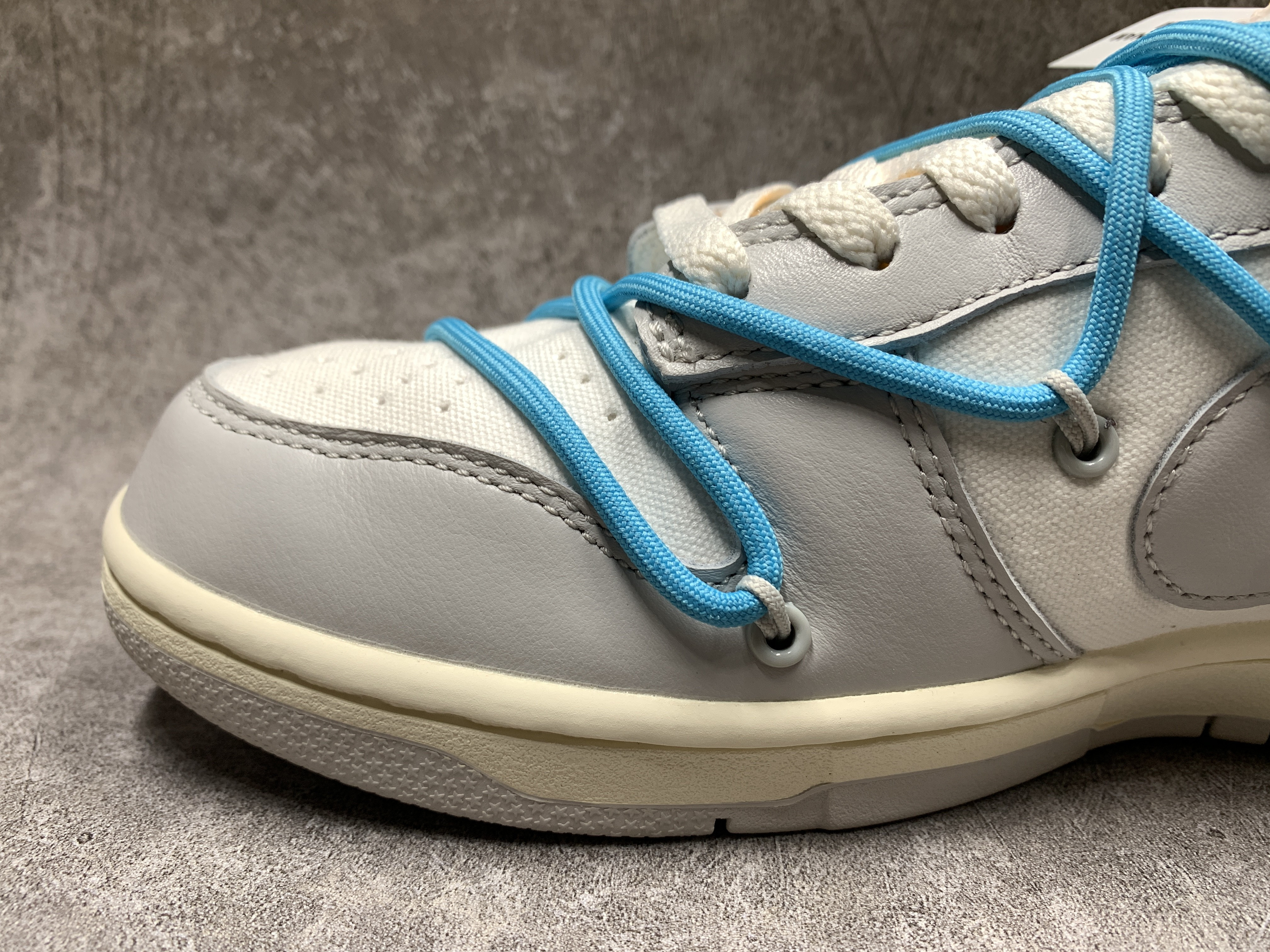 Off-White x Nike Dunk Low 02 of 50