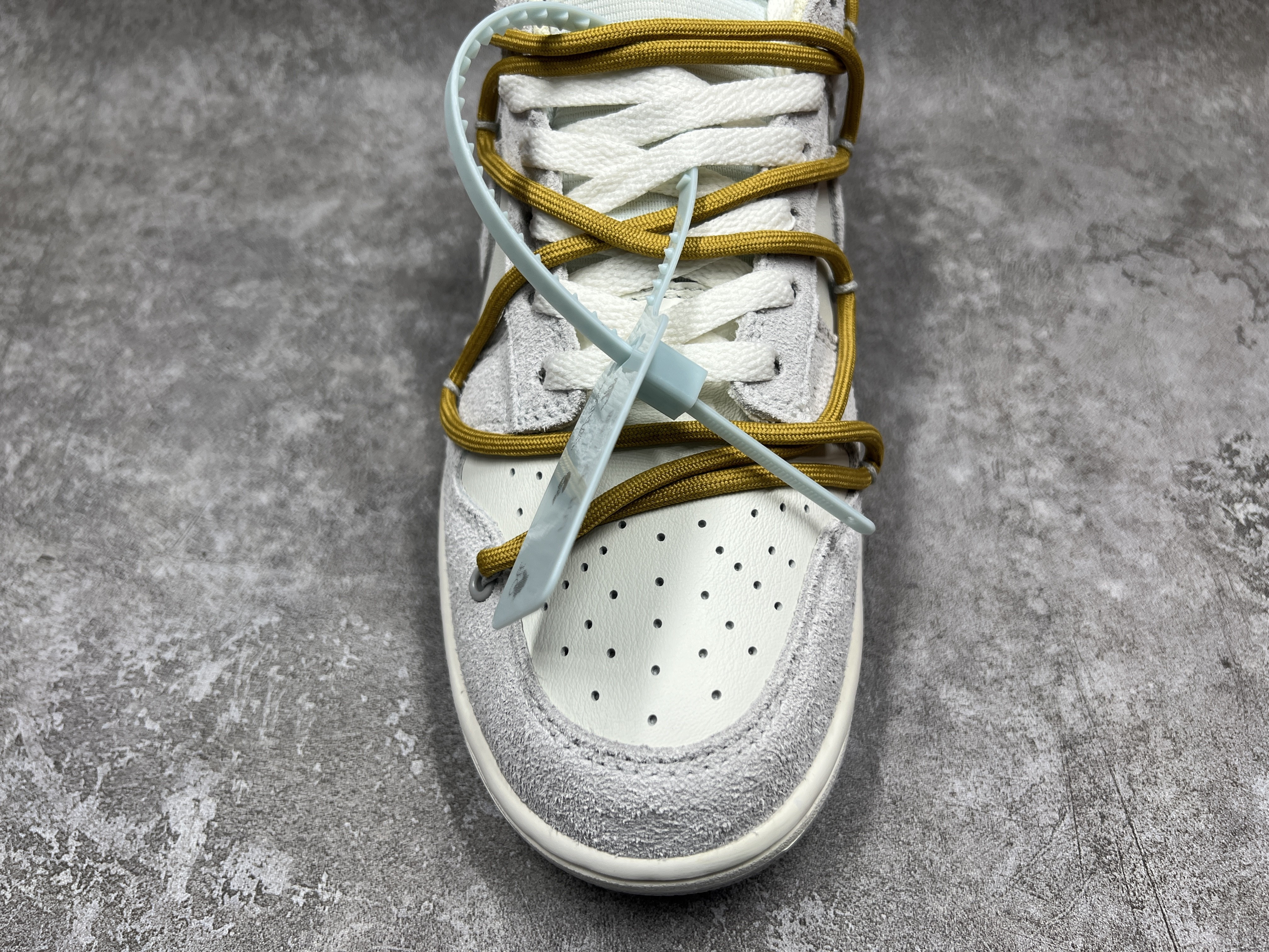 Off-White x Dunk Low Lot 37 of 50