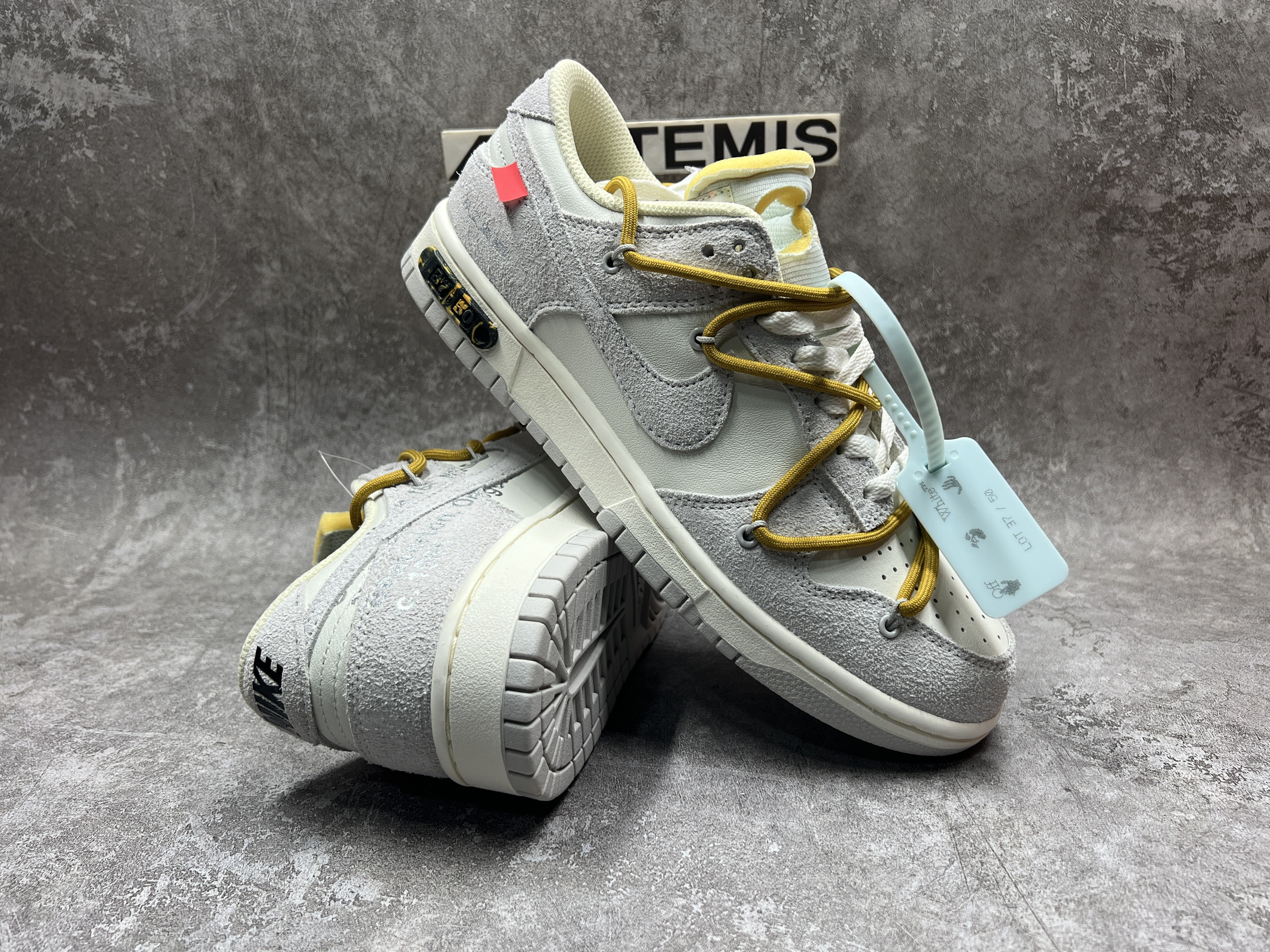 Off-White x Dunk Low Lot 37 of 50