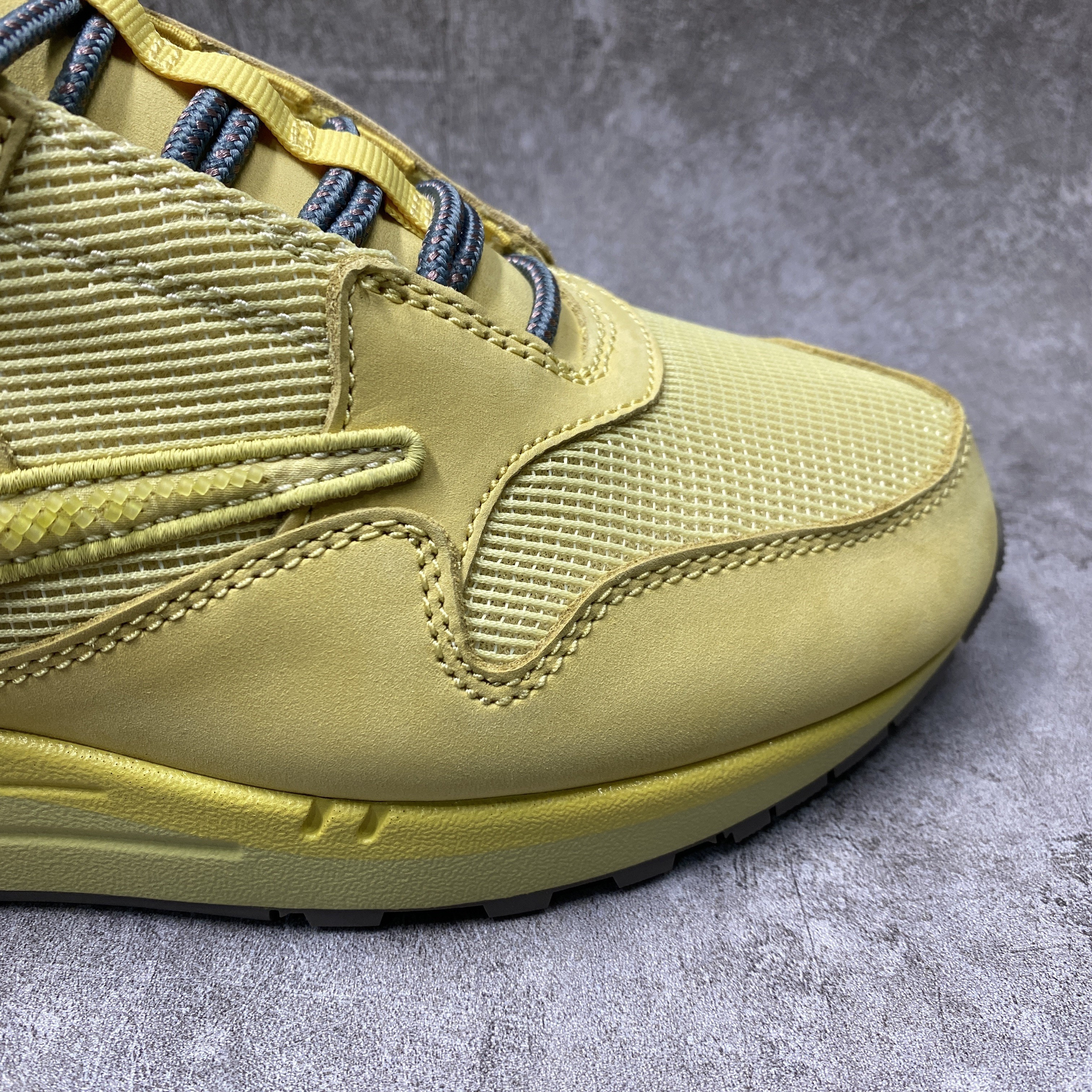 Nike Air Max 1 Travis Scott Cactus Jack Saturn Gold