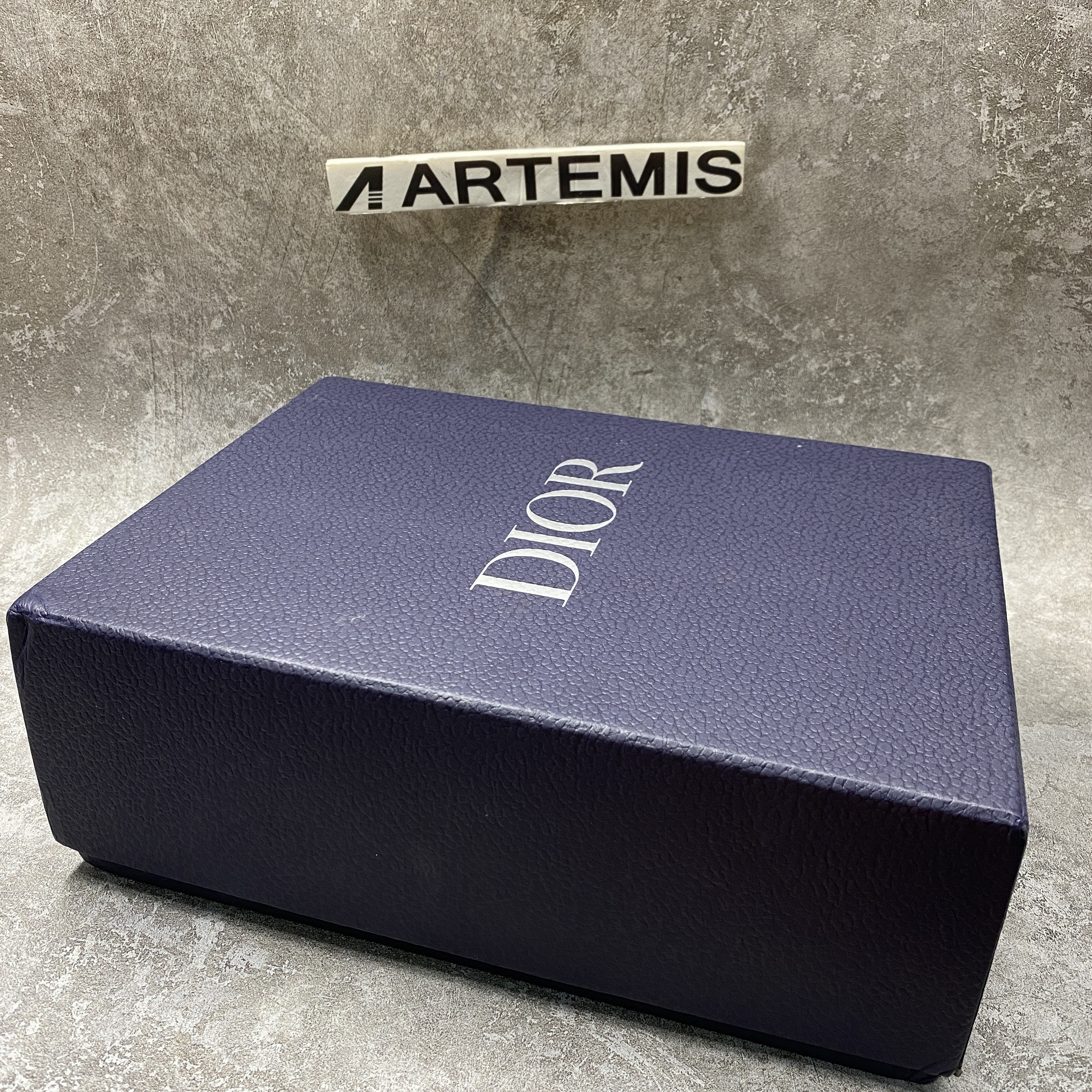 D*or b22 white red blue