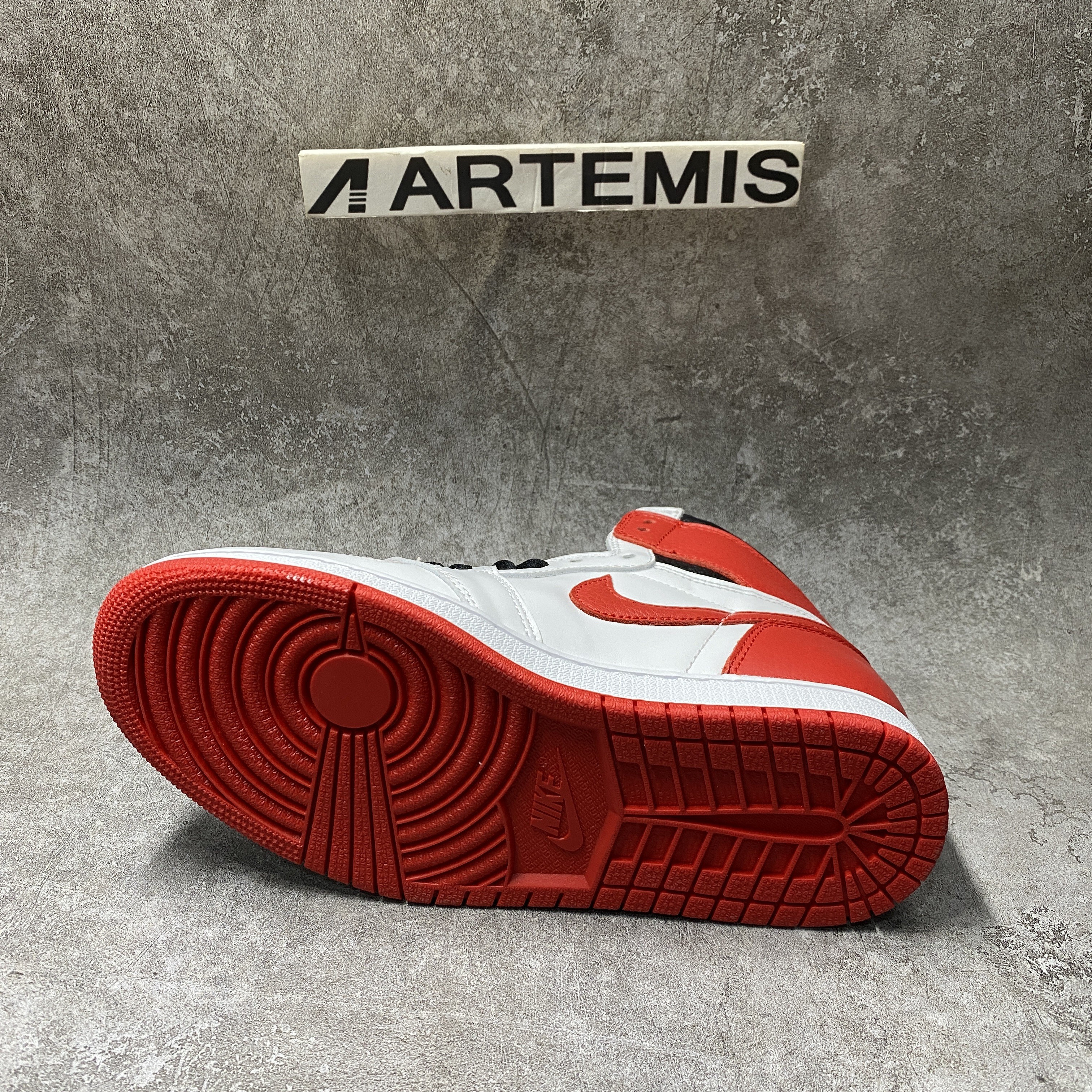 Air Jordan 1 High OG Heritage