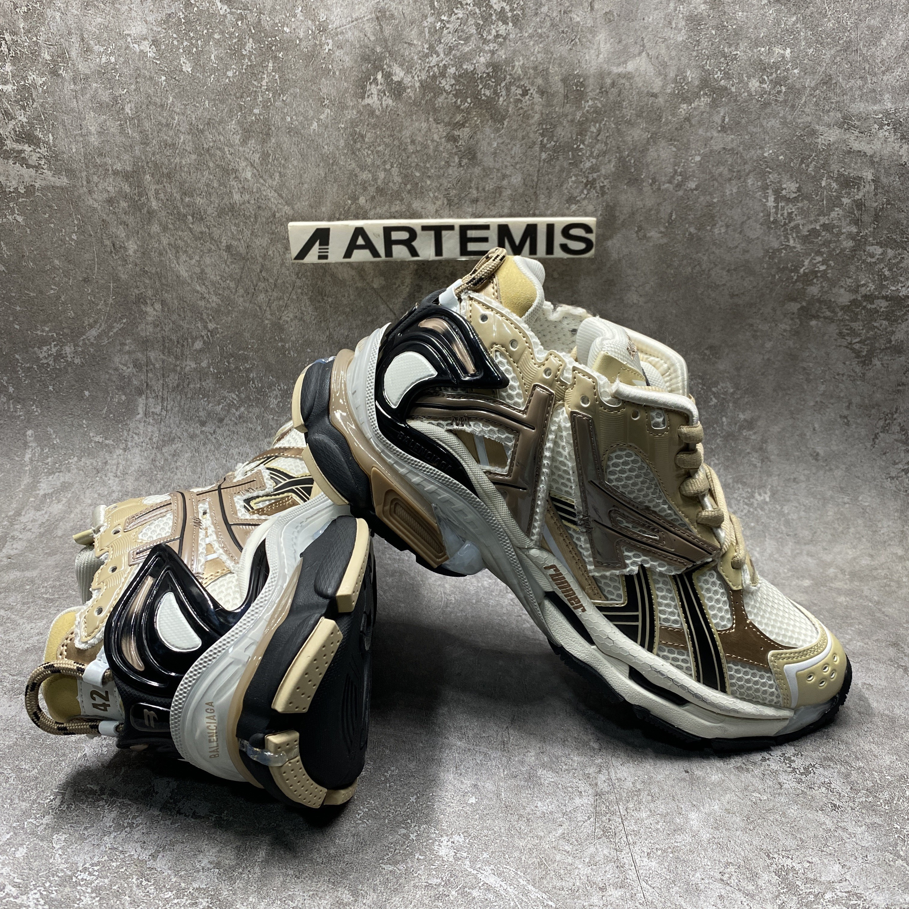 Balenciga Runner Beige Black White