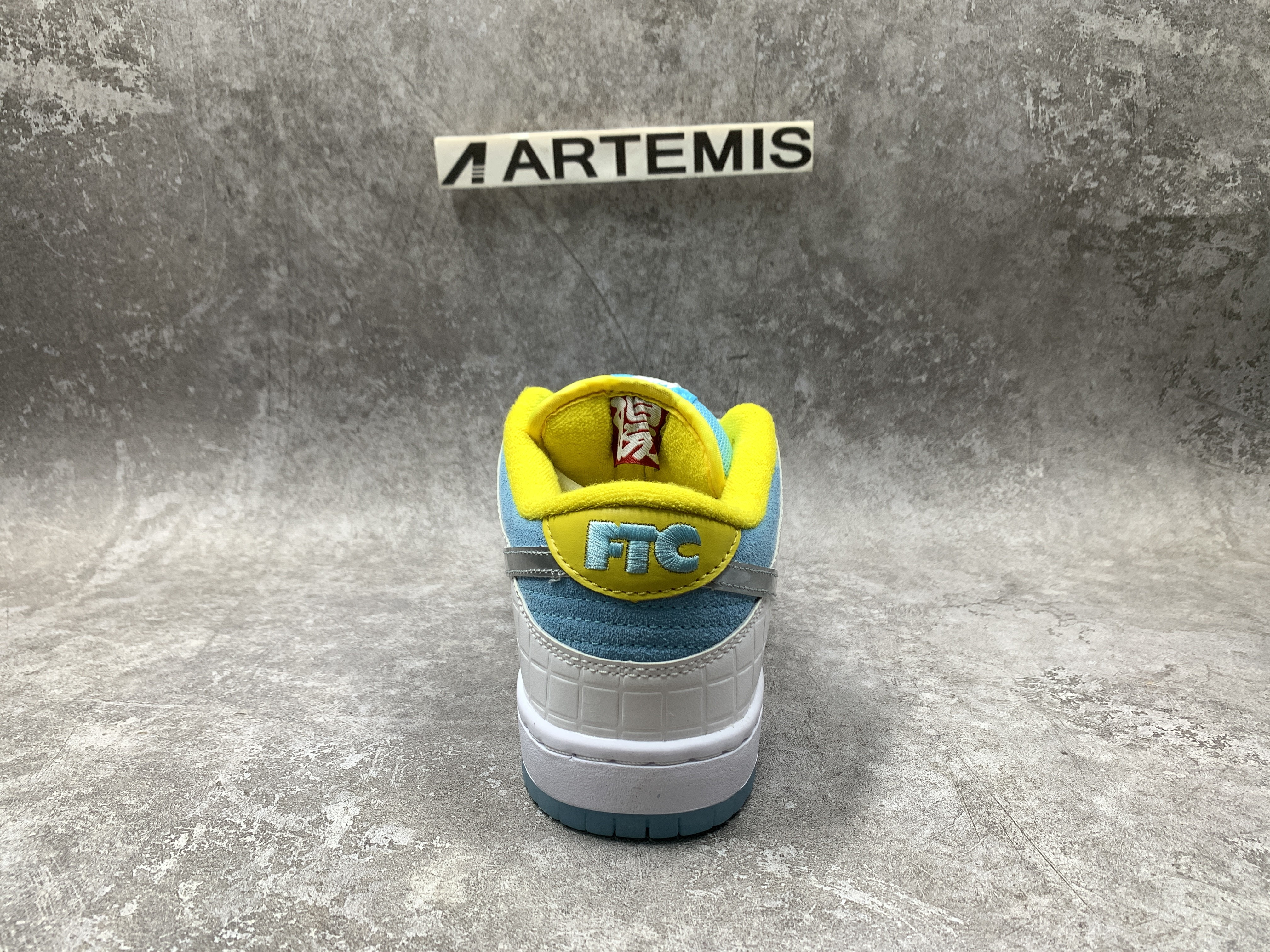 Nike SB Dunk Low FTC Lagoon Pulse