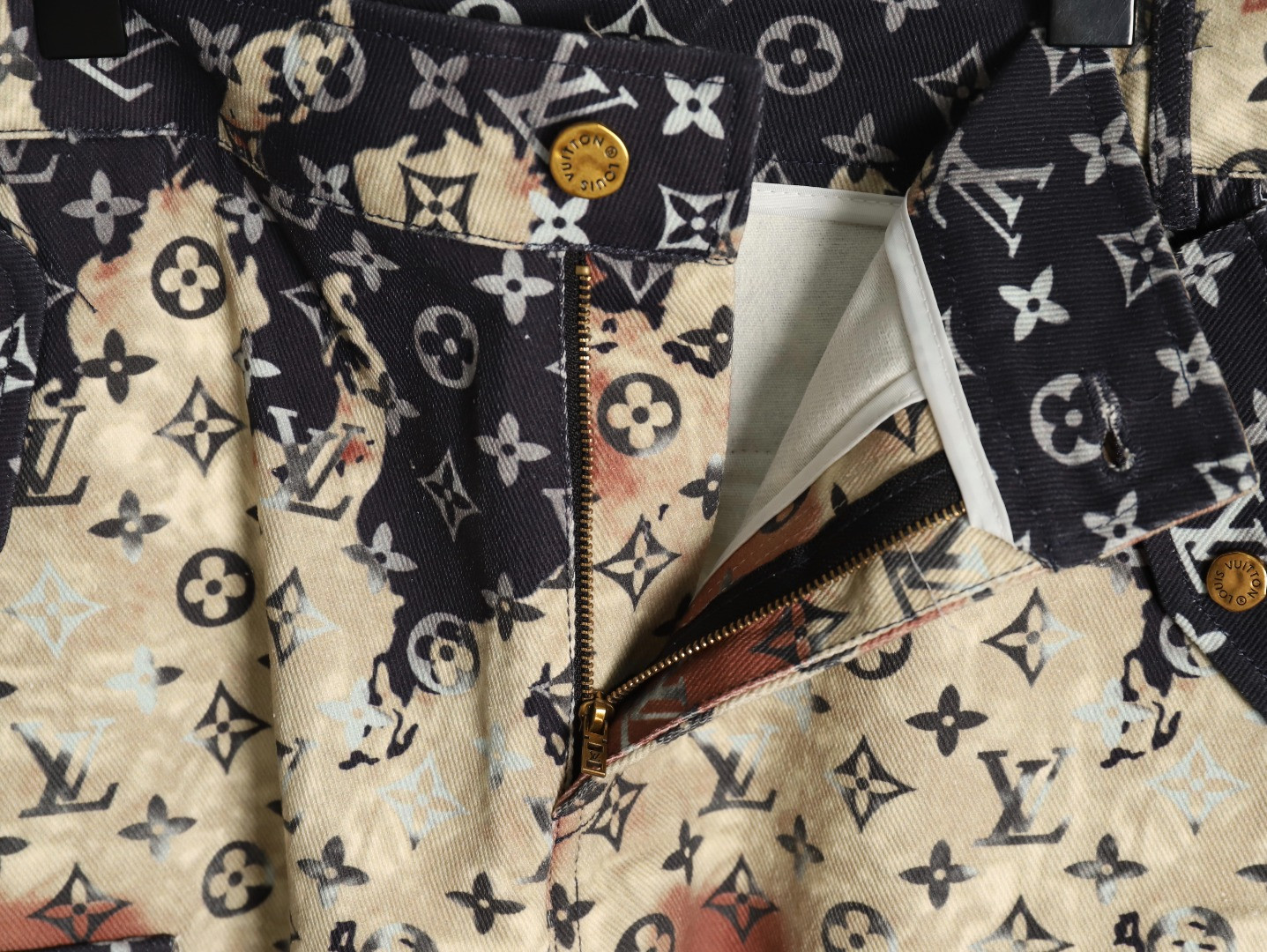 l0*is V*t0n lv shorts