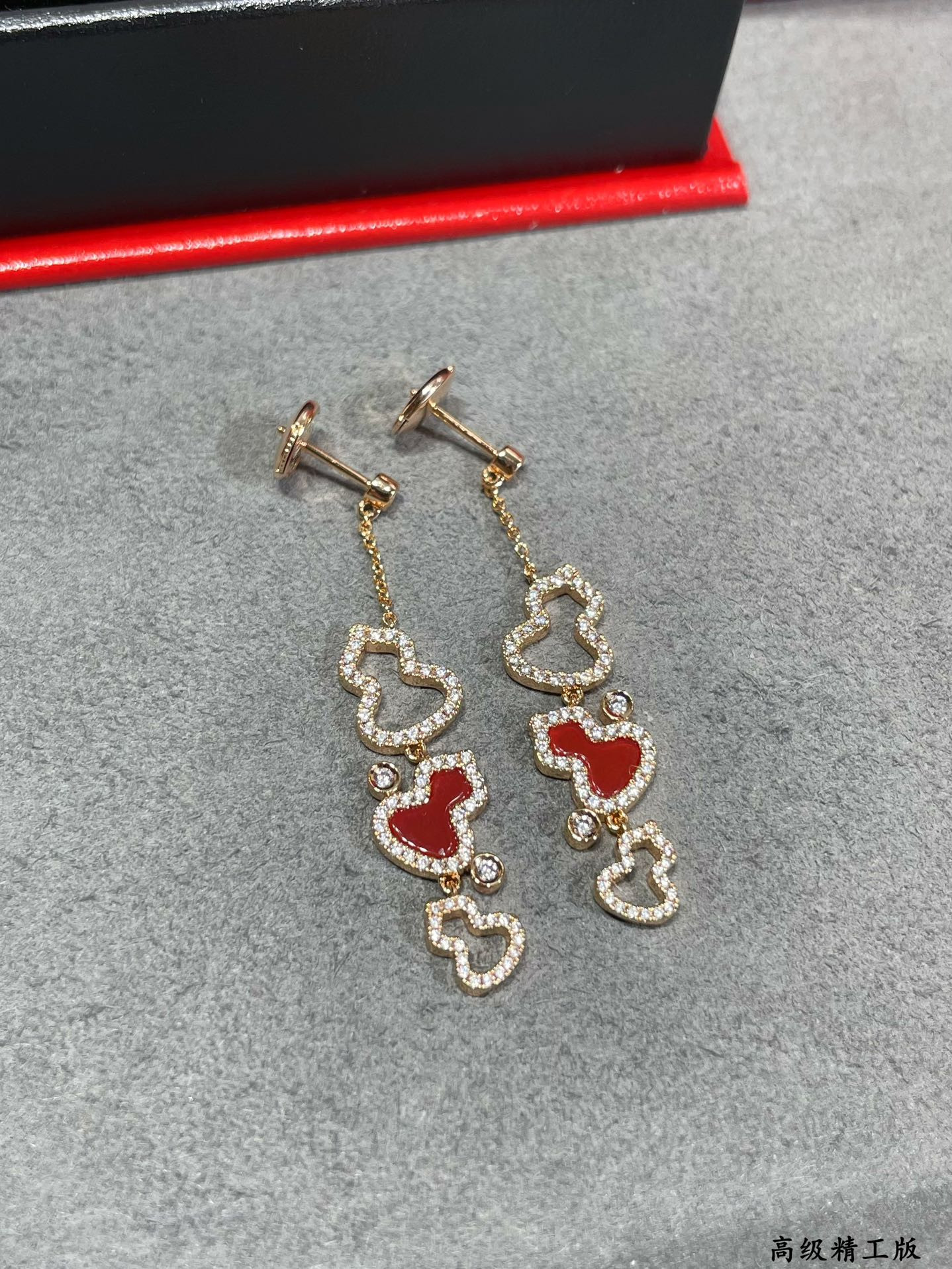 Qeelin Agate Triple Gourd Stud Earrings