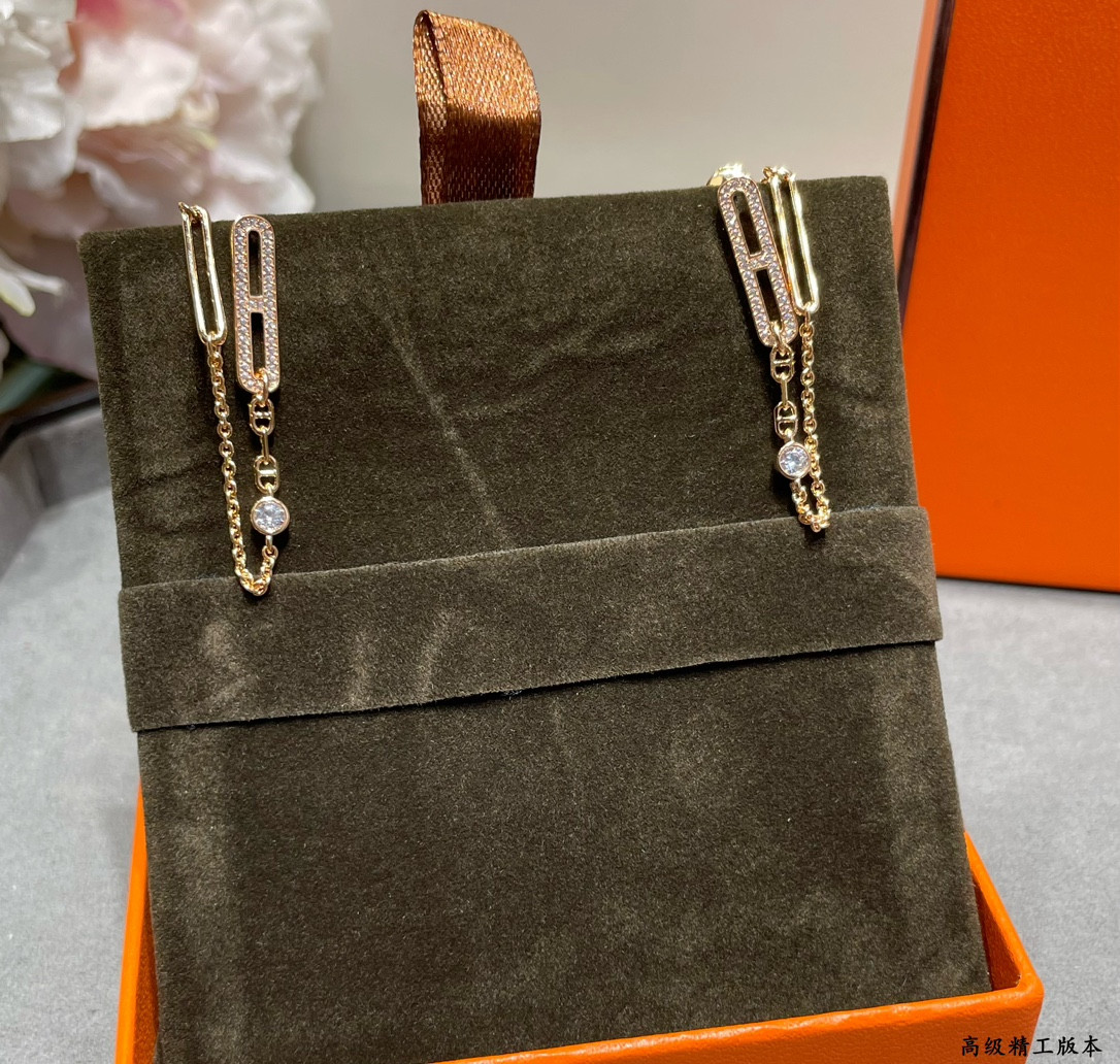 H**me5 fully di*m*nd-encrusted h chain stud earrings