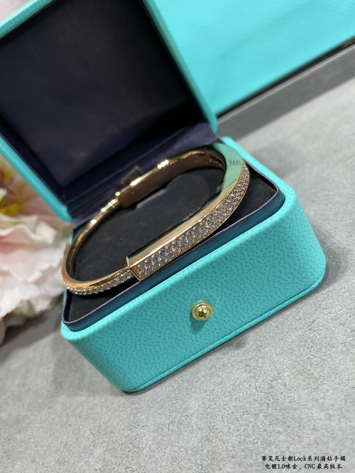 t*f*ny & co. lock full Di*m*nd bracelet