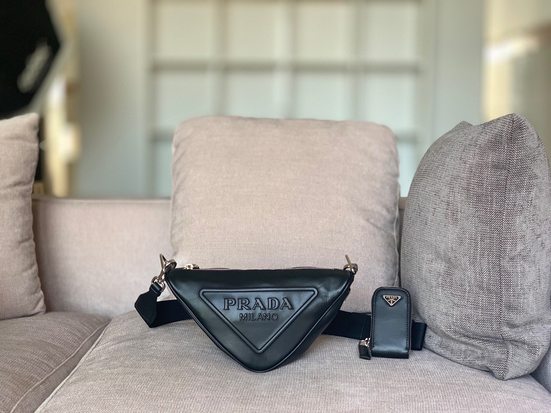 Pra*a triangle bag in black