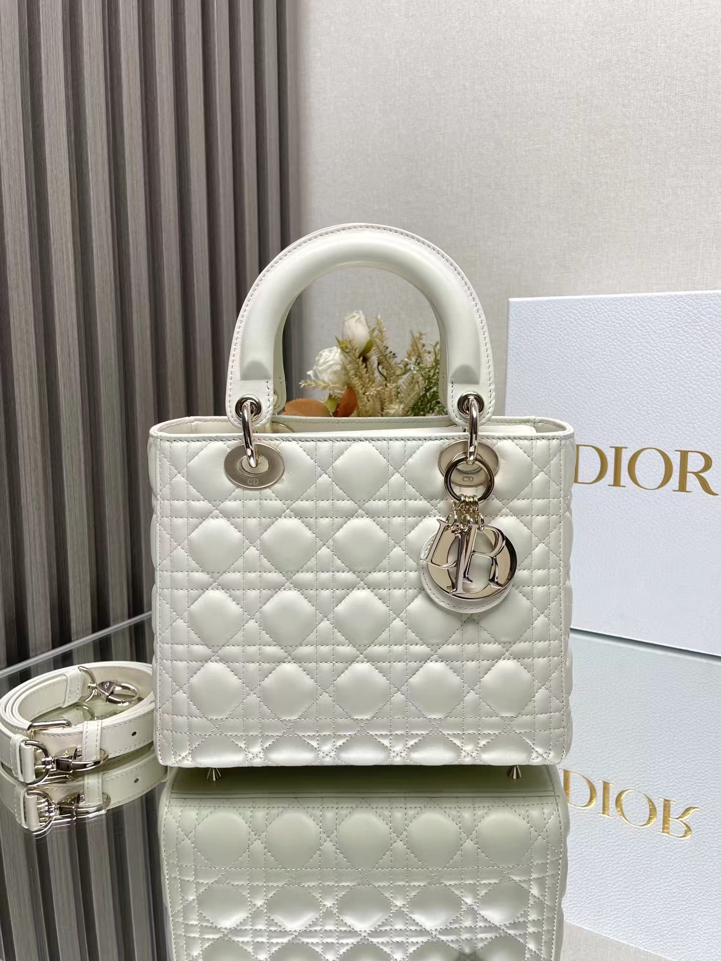 medium lady D*or bag  24 x 20 x 12 cm
