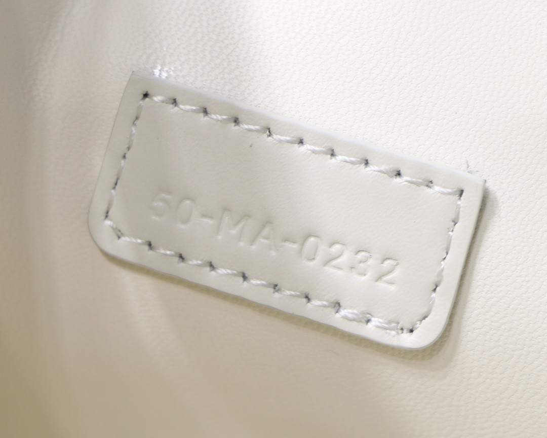 D*or travel nomad pouch white