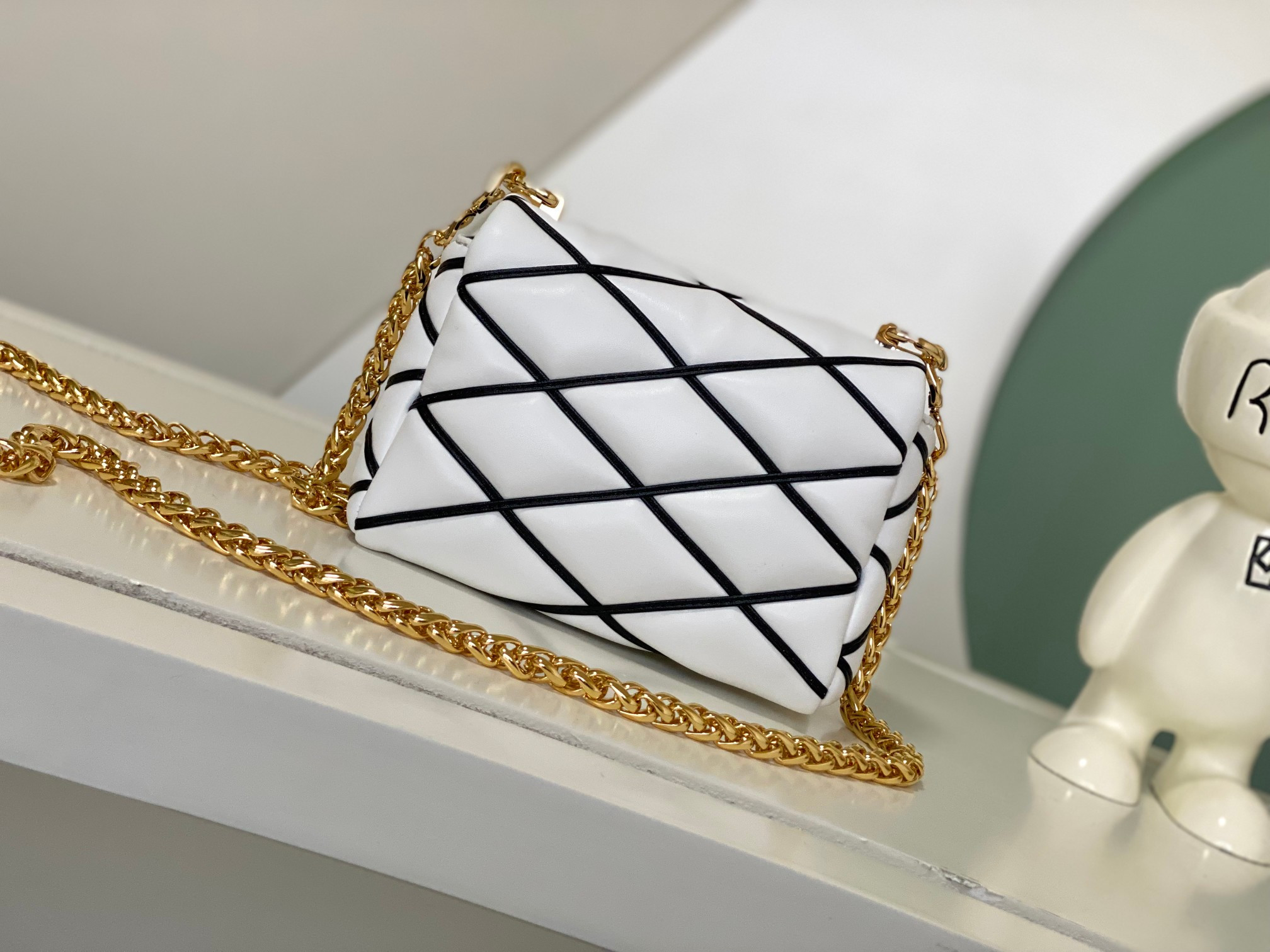 l0*is V*t0n m23762 pico go-14 5.9 x 3.9 x 2.6 inches