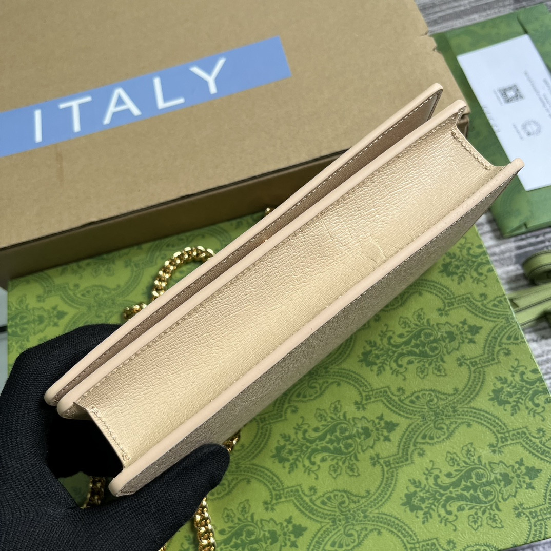 chain wallet with G*u*i script light beige 7.8"w x 5"h x 1.6"d