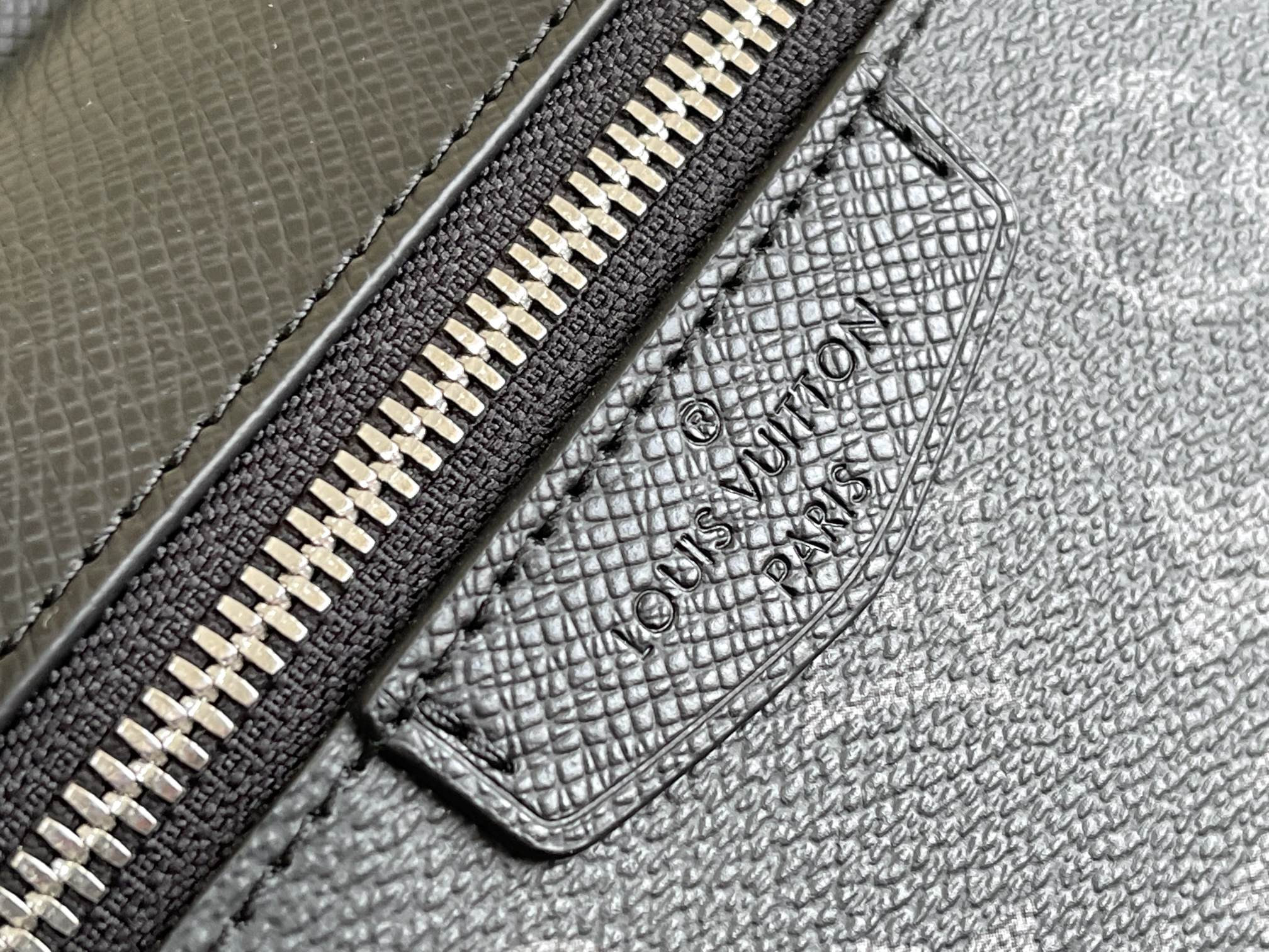 LV M30233 Outdoor Messenger 10.2 x 7.9 x 4.1 inches