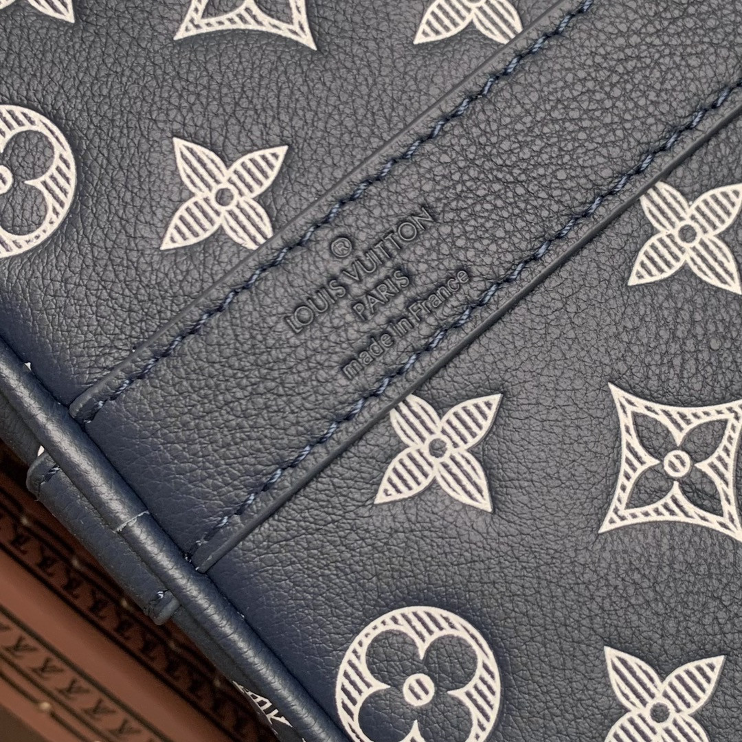 LV Keepall Bandoulière 50  19.7 x 11.4 x 9.1 inches