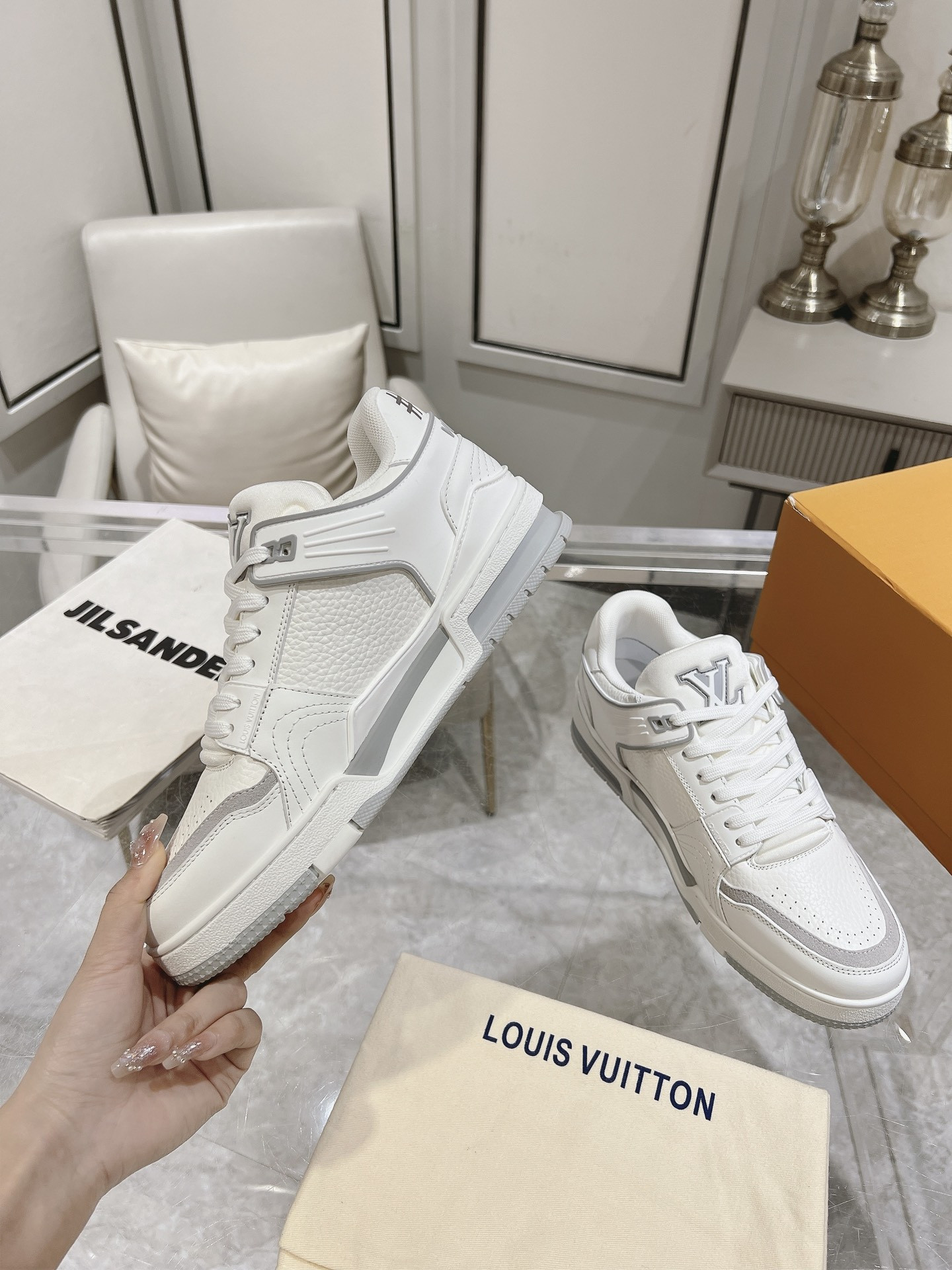 UA LV Trainer Sneaker